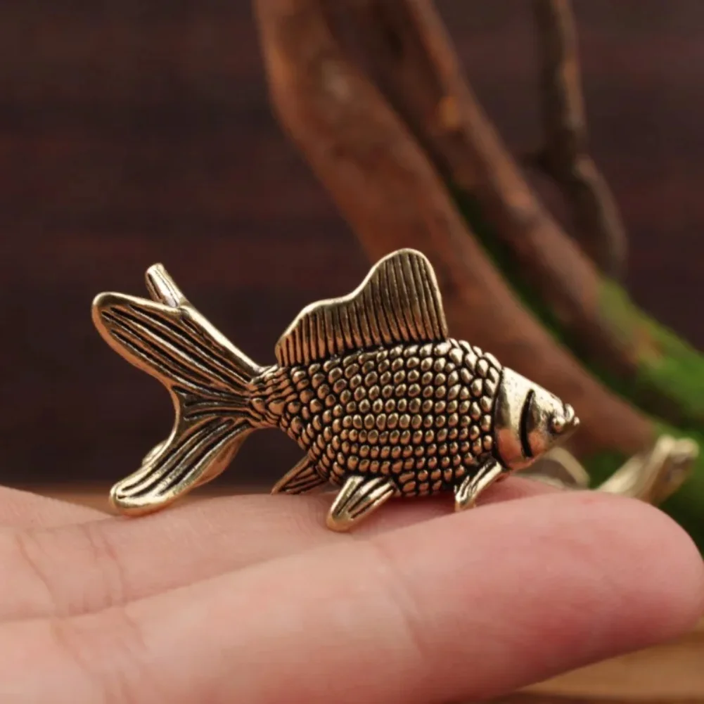 

Cute Vintage Brass Goldfish Statue Ancient Lifelike Goldfish Figurines Elegant Exquisite Lucky Charm Animal Sculpture Halloween