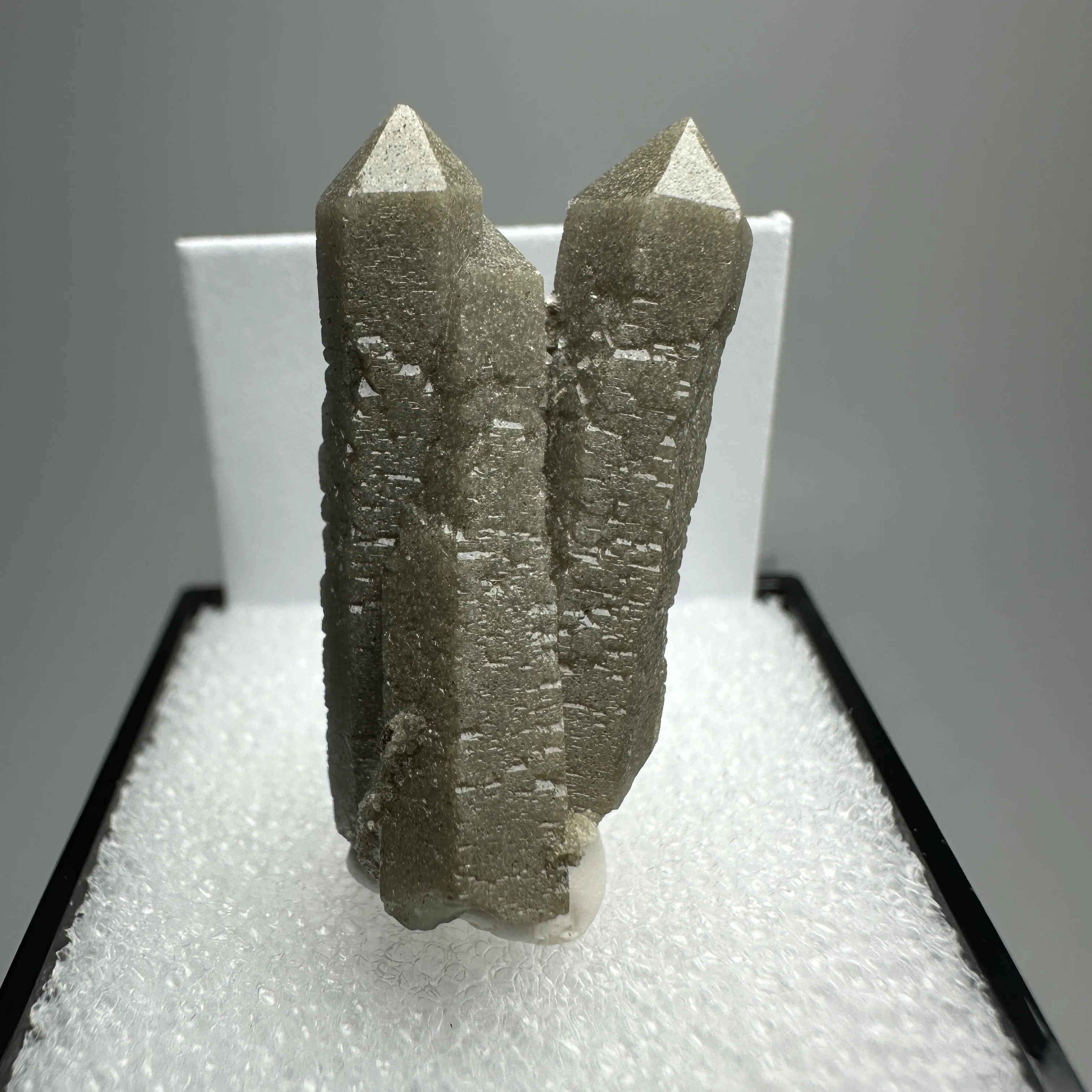 

Natural Inner Mongolia Green Quartz Crystal Tower Rough Stone Specimen Collection Home Decor