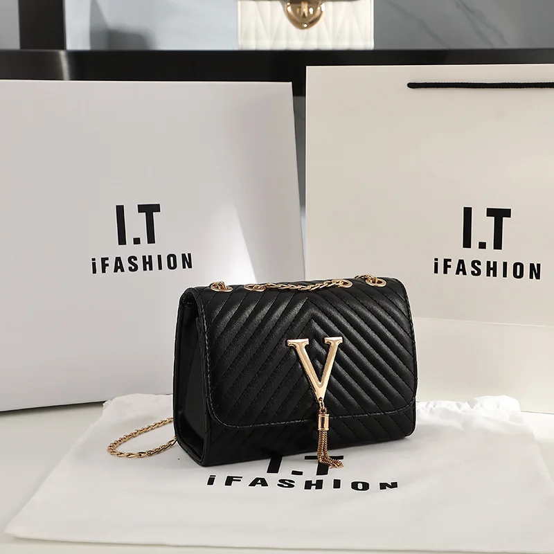 Fashiona Women's Leather Crossbody Bags, Versatile Striped V-shaped Metal Foil Tassel Shoulder Bag, Suitable for Commuting Party