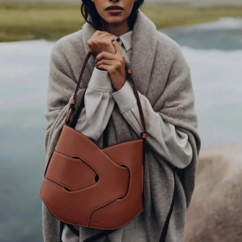 

2025 New Smooth Cowhide Twisted Bag Handheld Crossbody Bag Trendy