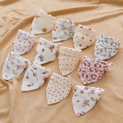 Babero triangular de algodón para bebé, delantal de alimentación con flores de dibujos animados, toalla para Saliva, suministros para niños pequeños, niños y niñas