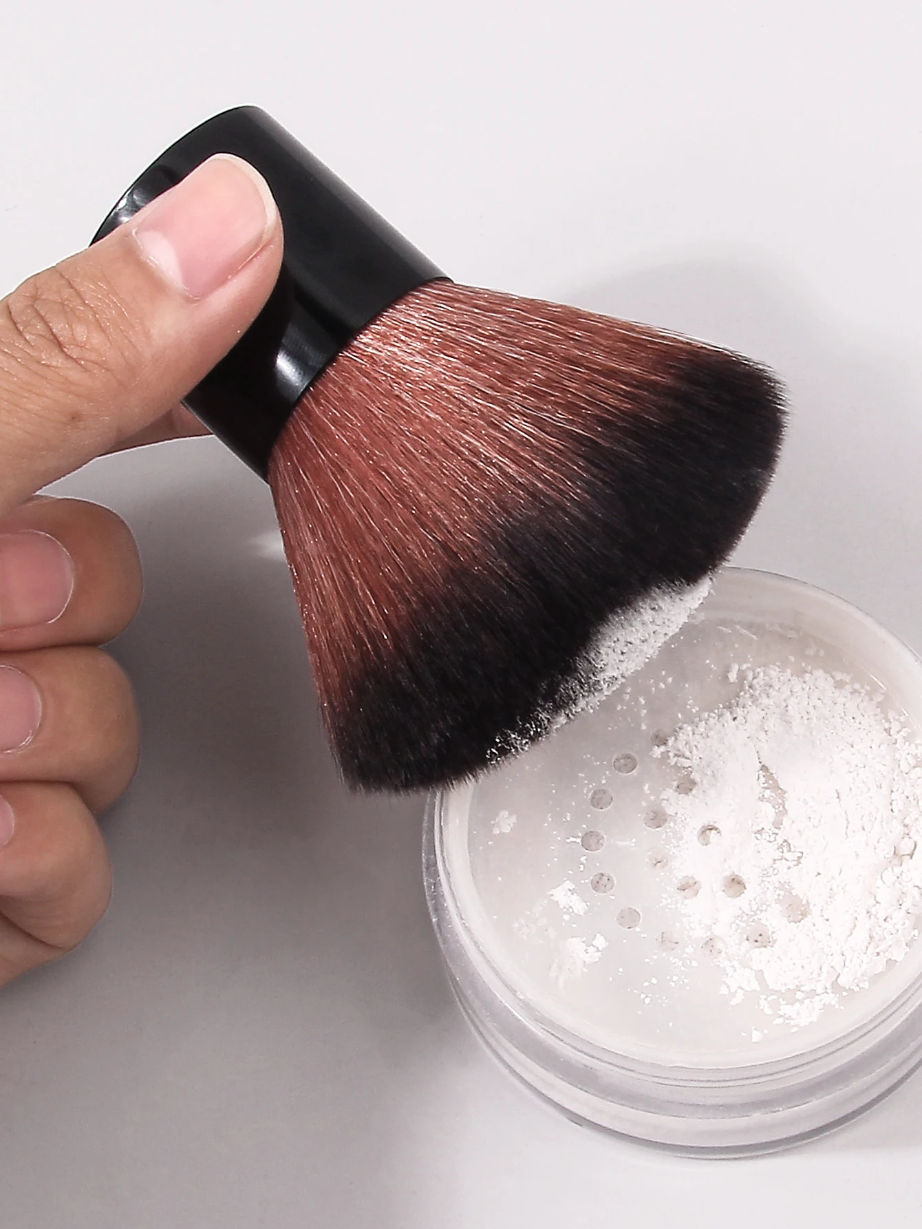 1PC ovale make-upborstel voor blozen, poeder en bronzer - Zacht nylon Multifunctioneel draagbaar nagelafstof- en gezichtscosmetisch hulpmiddel
