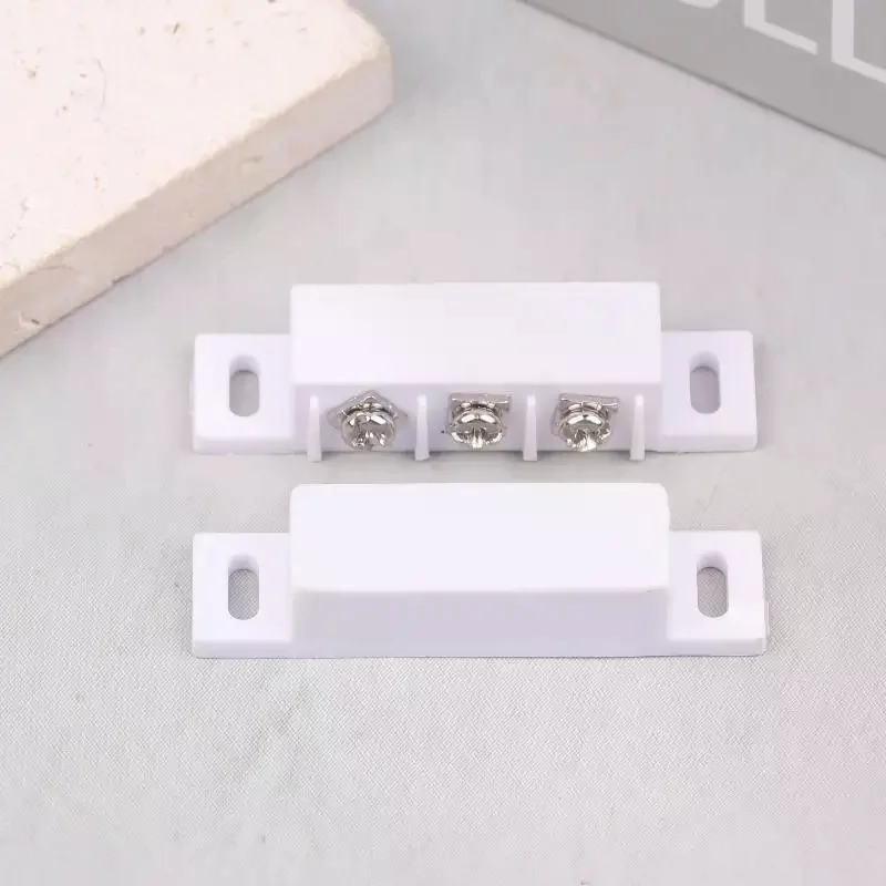 

1 пара магнитных датчиков открытия/закрытия дверей/окон, высокочувствительный магнитный контактный выключатель для металла