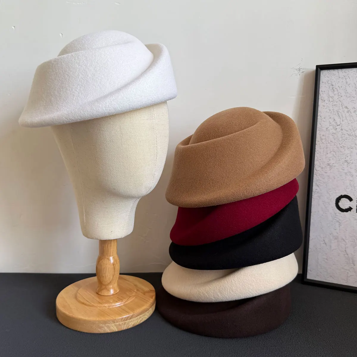 Classic British Antique Wool Hat Women Designer Asymmetrical Flight Attendant Hat Winter Warm Dinner Black Beret Hat