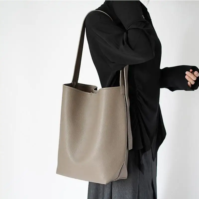 

Light Luxury Fashion Large Capacity Lychee Patterned Water Bucket Shoulder Bag Simple Casual Versatile Diagonal Cross Bag Trendy