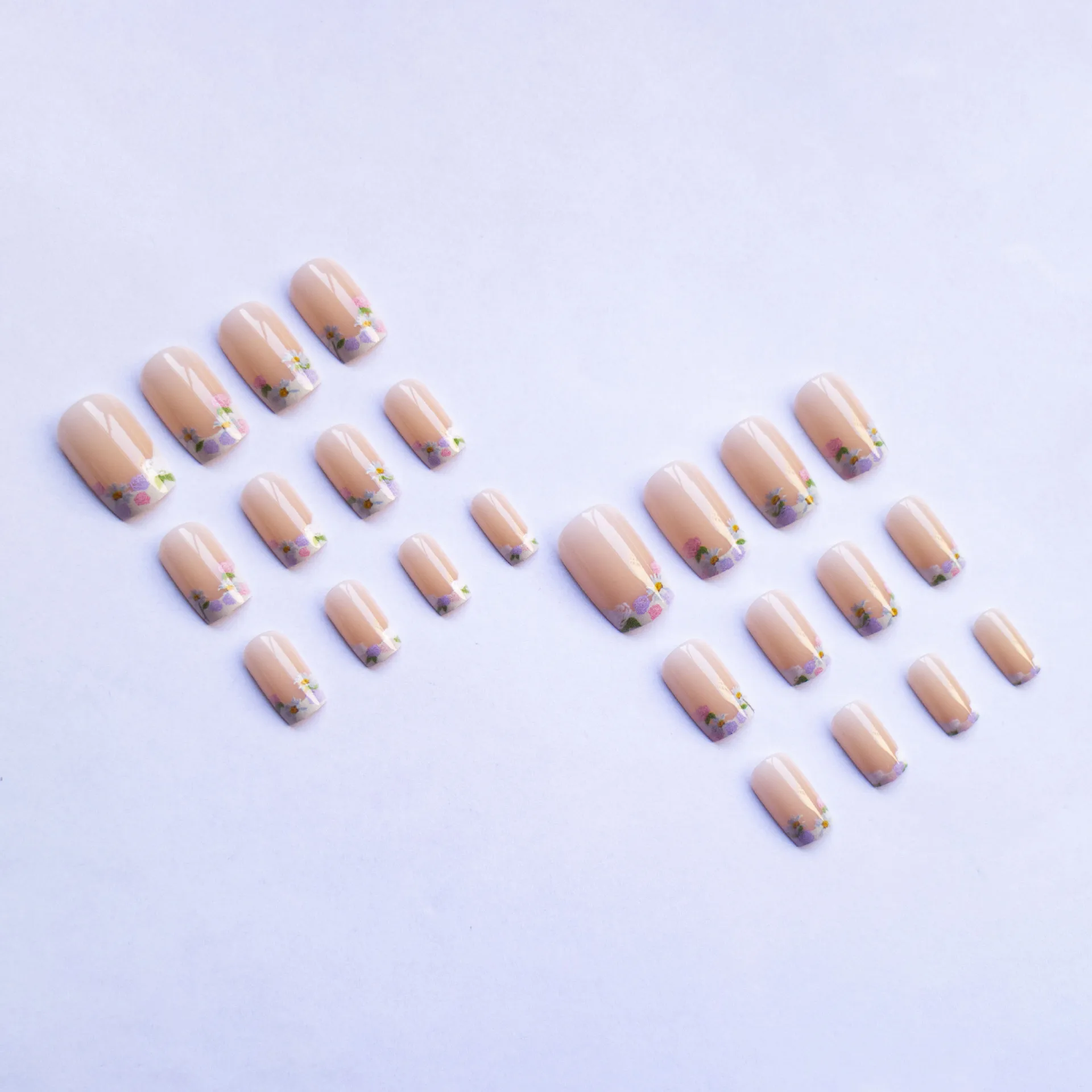 24個入り フレンチプレスオンネイル 春夏の花柄 スクエア型 人工つけ爪 シームレス 取り外し可能 フェイクネイル