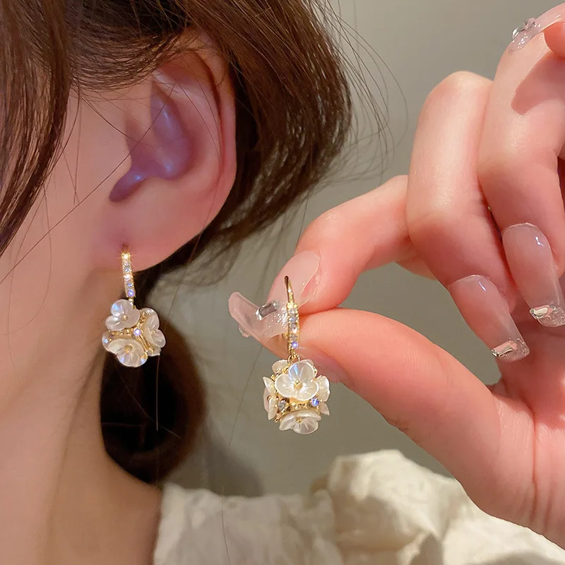 2023 New Fashion Trend Unique Design Elegant Delicate Light Luxury Zircon Flower Round Earrings Women Jewelry Party Premium Gift