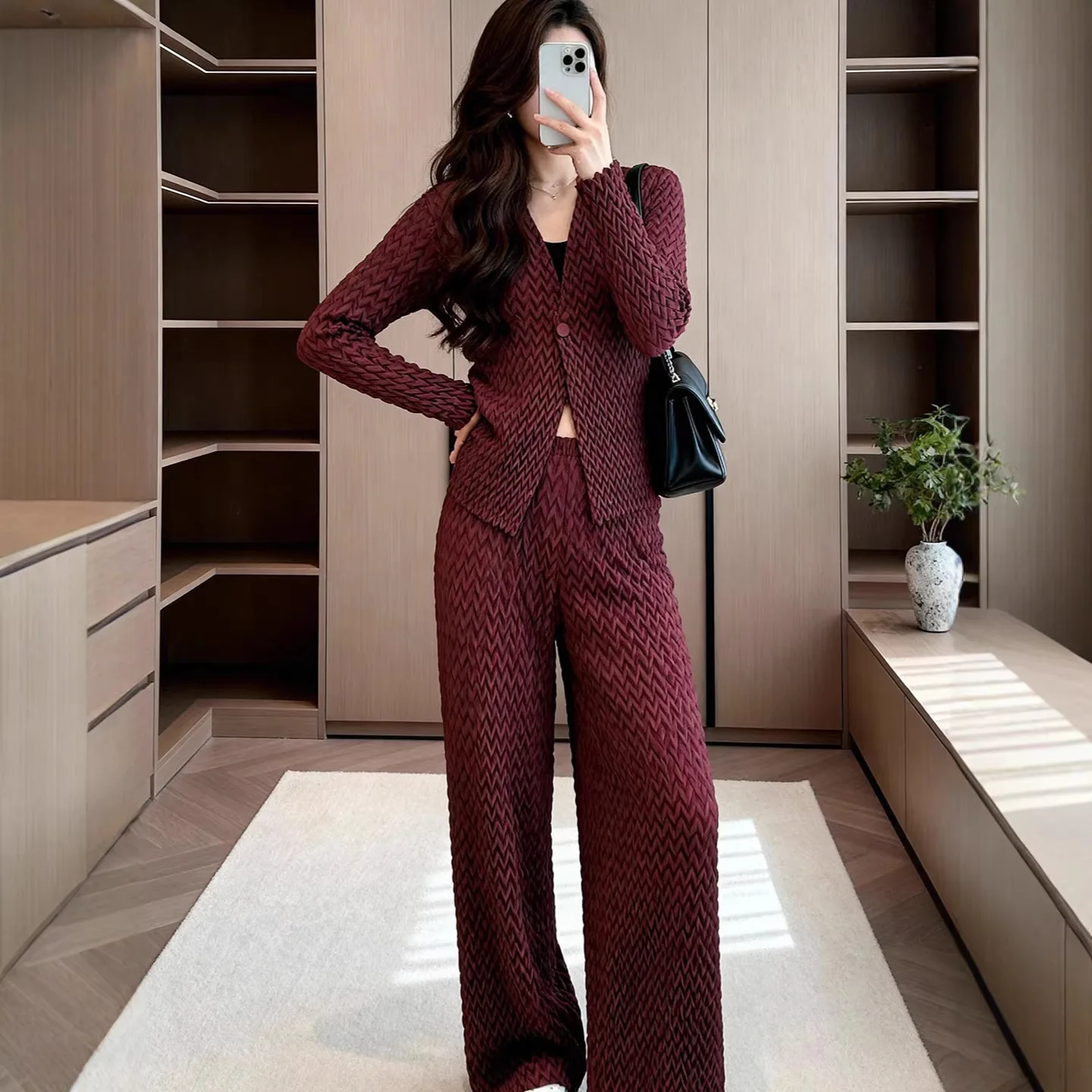 

Miyake Pleated Pineapple Pleated Set Women Temperament Commuter Workplace Wear A Whole Set of Simple Design Sense Loose Three-pi