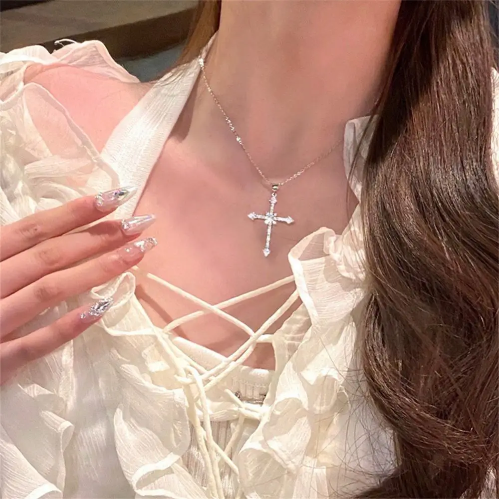 Stylish Sparkling Unique Design Must-have Rising Trend Fashionable Cross Necklace Fashionable Cross Necklace Dainty Chic Trendy