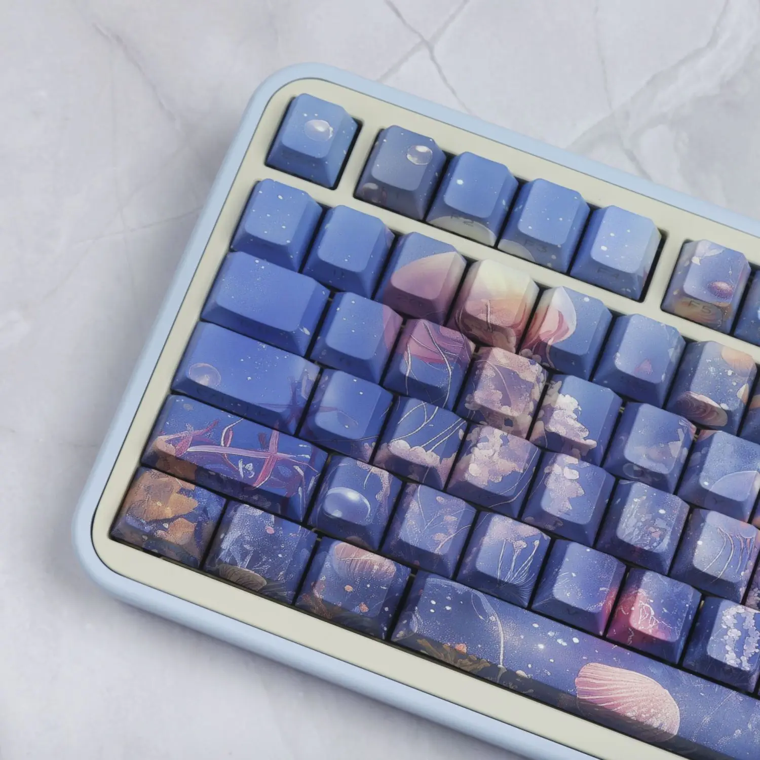 

Original jellyfish side engraving theme keycap light transmission Original height 131 keys PBT material hot sublimation (keycap