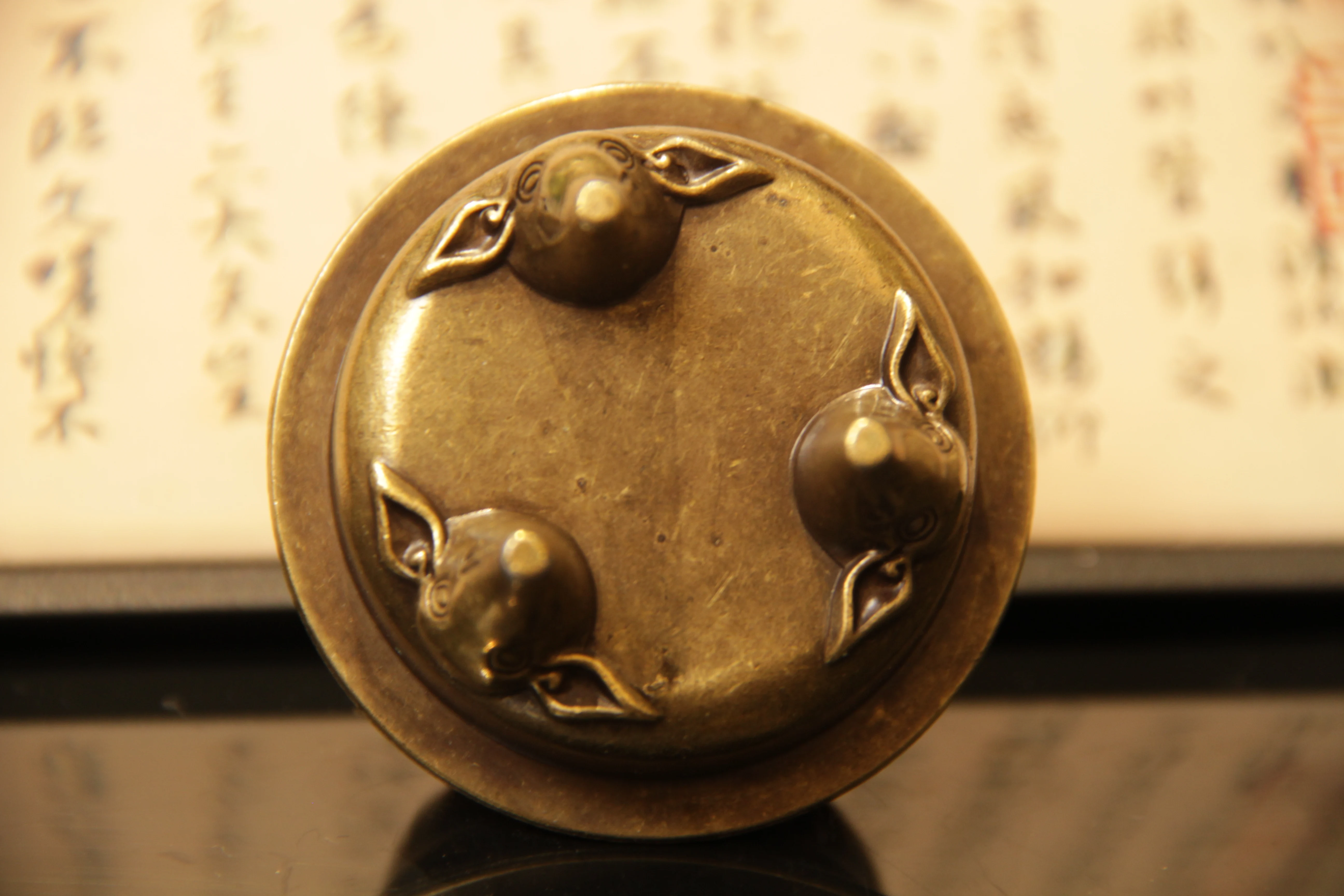 Ruyi Hollow Incense Burner Alloy Tripod Bakhoor Censer Lotus Knob Desktop Home Fragrance Meditation Decor