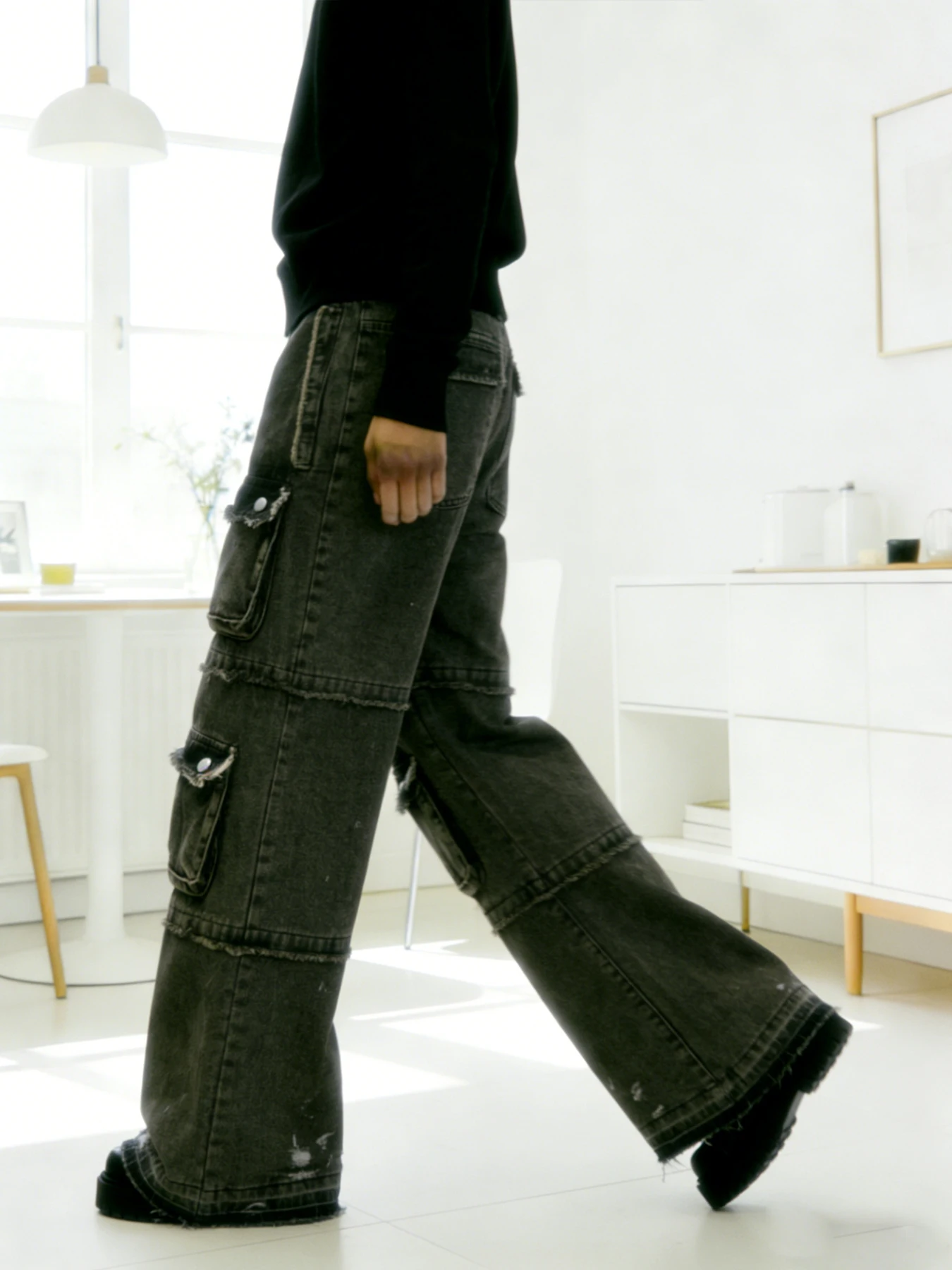 

Retro post-apocalyptic style workwear jeans for men, multi-pocket design, slim-fitting floor-length pants
