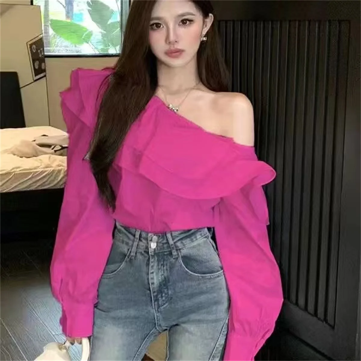 

2024 early autumn ruffled sexy off-shoulder shirt