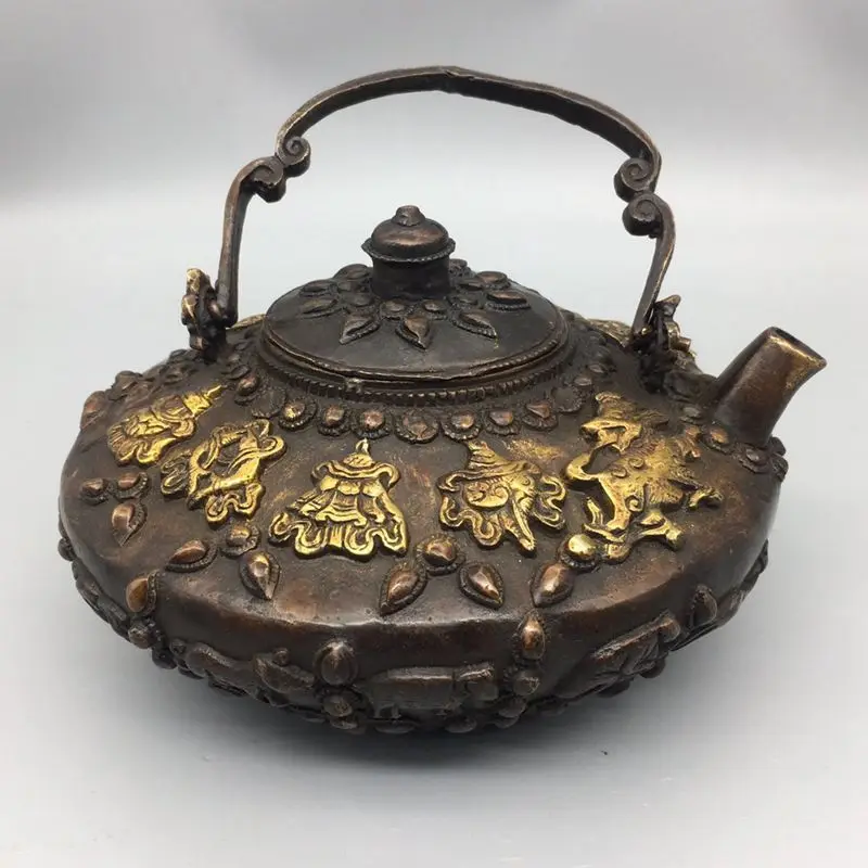 

Collect miscellaneous arts and crafts to make old brass gilded babao portable kettle teapot decorations.