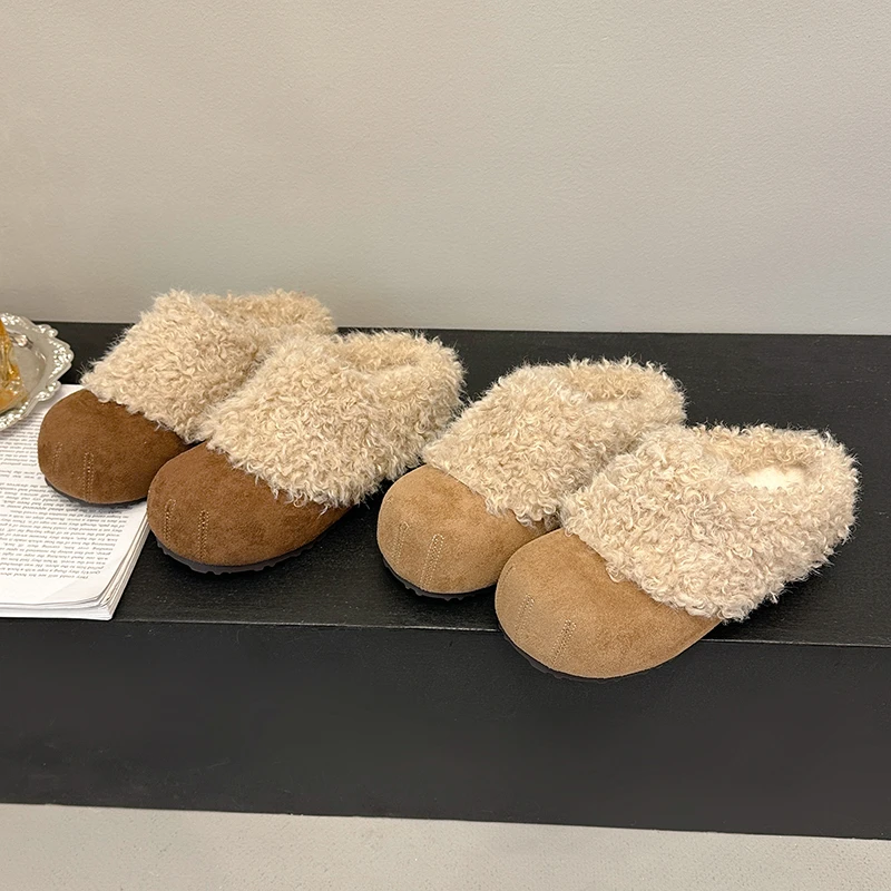 Zapatillas mullidas de suela gruesa y cálidas con forro polar para mujer, ropa de invierno para exteriores, nuevas zapatillas de algodón antideslizantes que aumentan la altura, 2026