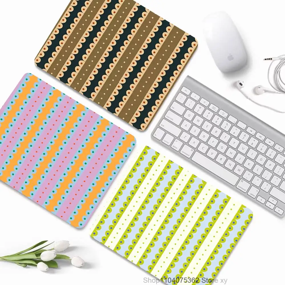 Colorful Striped Pattern Mousepad Small LockEdge Mouse Pad For Gamers Computer Desk Pad Rectangular Anti-slip Rubber