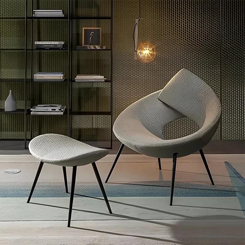 Sedia da Ristorante e Hotel dal Design Nordico Unico con Gambe in Metallo Dorato, Sedia d'Accento Originale per Caffetteria