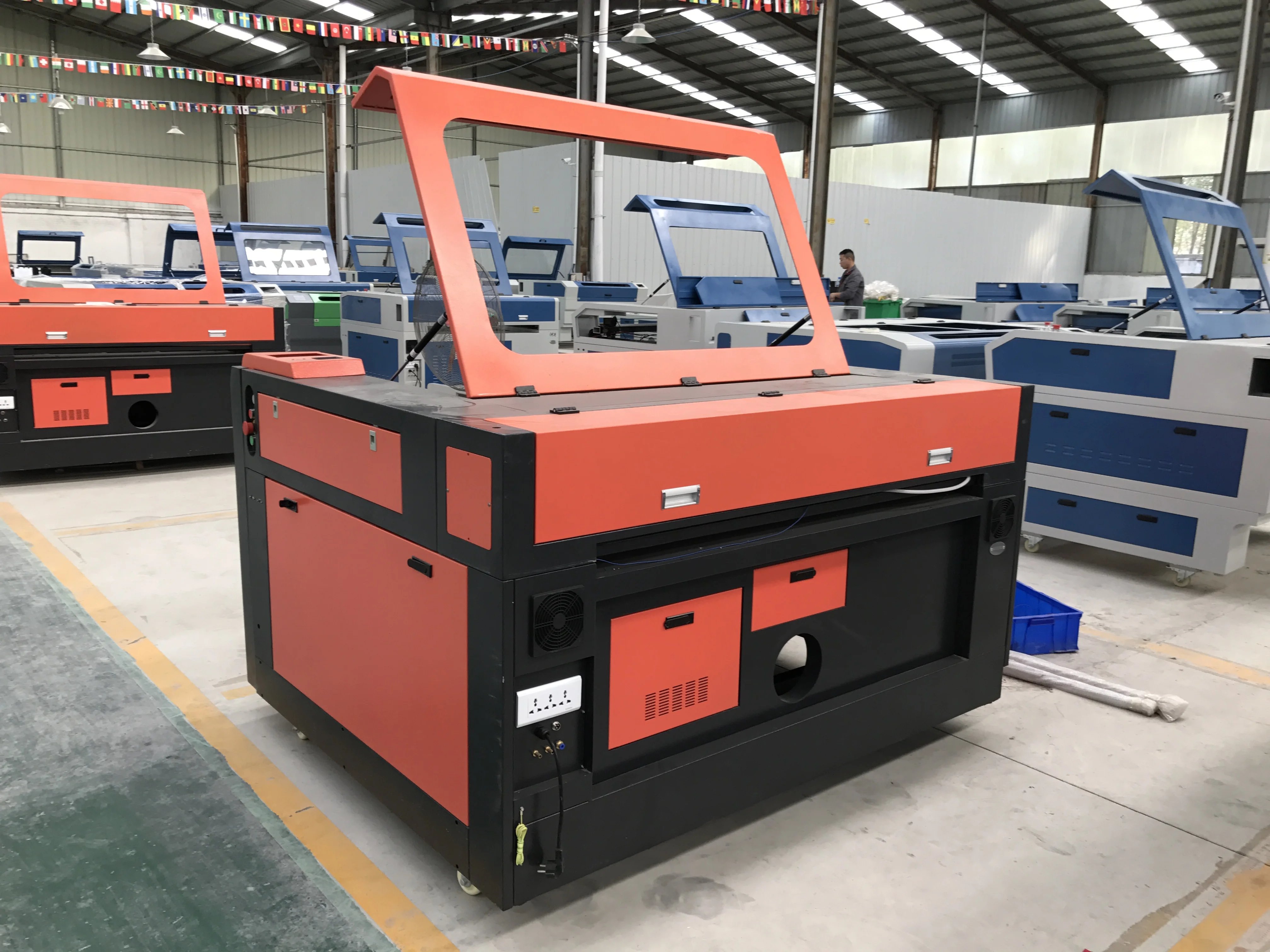 Ekspor Cina CO2 Mesin Pemotong Laser/Ukiran/Pemotong Laser Sedang untuk Iklan Akrilik/Pemotongan MDF