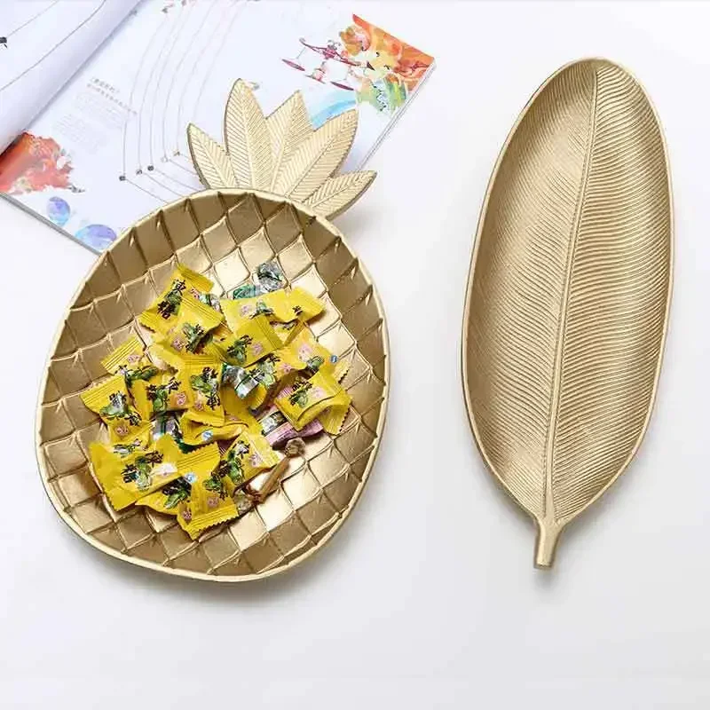 Nordic Luxury Decorative Gold Leaf Plate Dish Elegant Serving Tray Stylish Tableware for Sophisticated Dining Experience