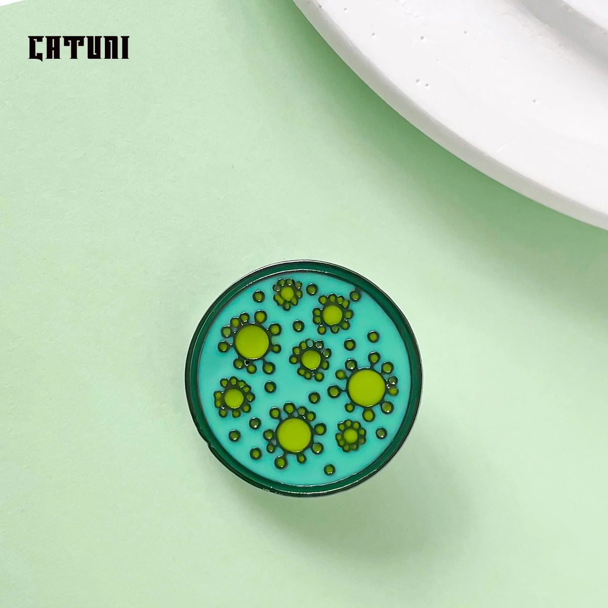 Catuni Biology Lab Viruses Petri Dish Pin Enamel Brooch Science Lapel Lanyard Badge Jewelry Accessories Gift for Graduate Studen