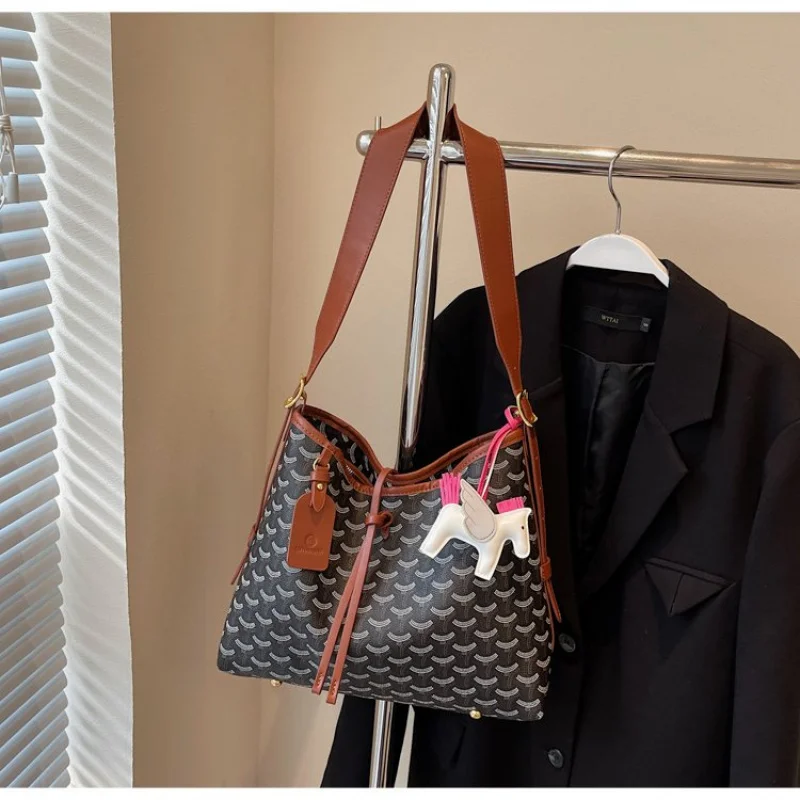 

Chic Leather Crossbody Bag For Women Shoulder Messenger Tote Handbags Luxury Brand Ladies Classic Fashion Purse