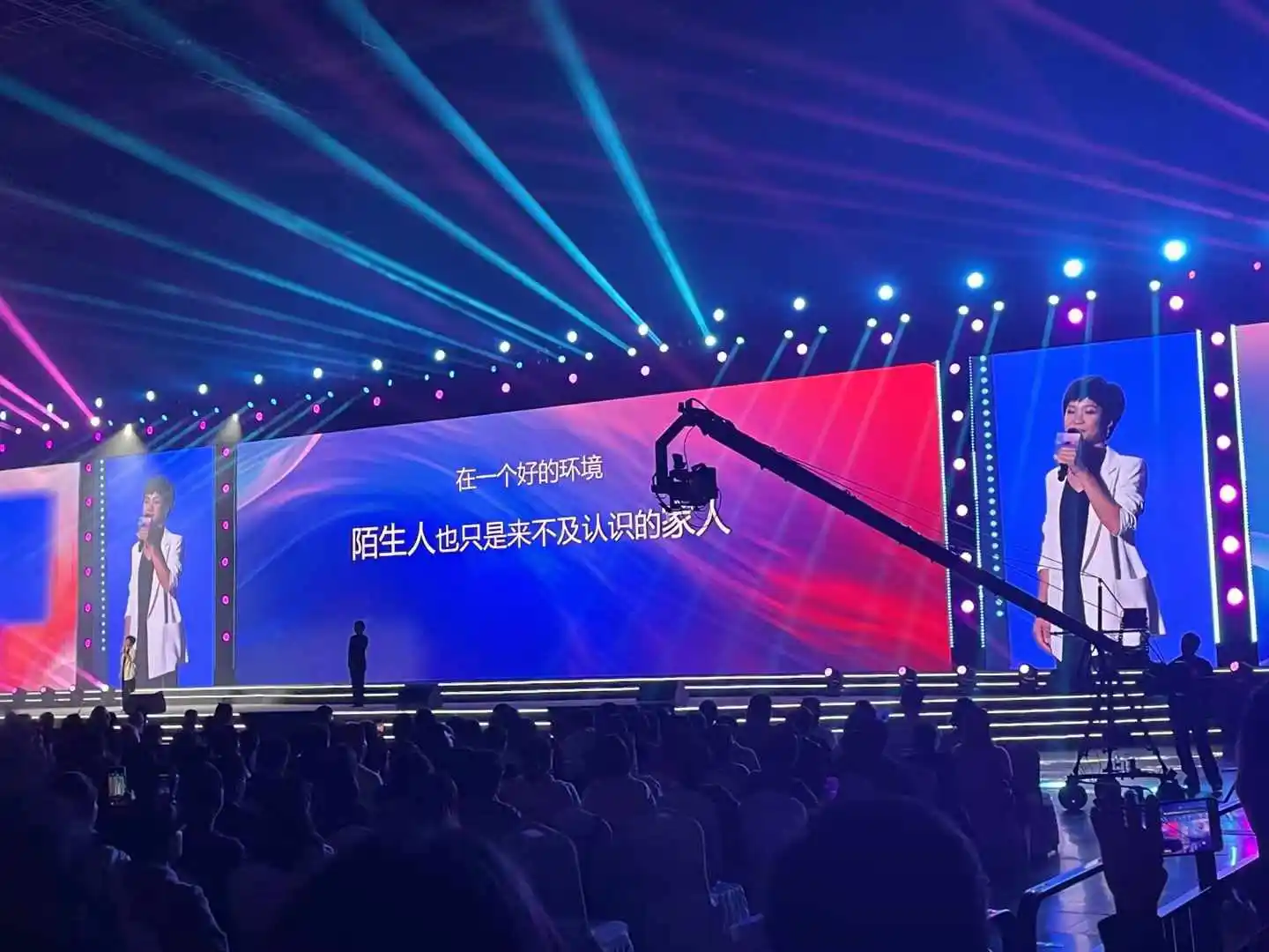 Advertising Tv Display Stand Good Price Indoor ultra hd LED Video Wall Screen Display 600x337.5 mm Led Panel P1.87