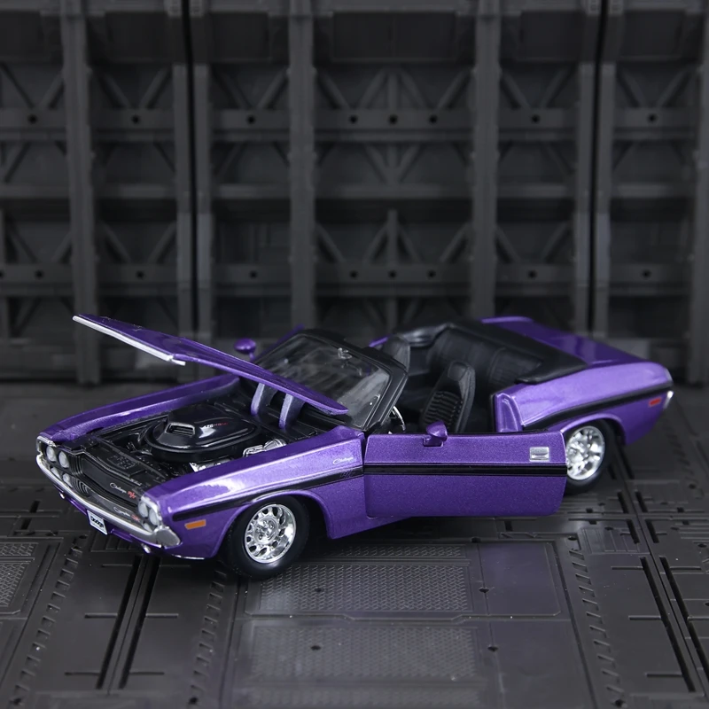 

Maisto 1:24 имитация Dodge Challenger R/T, трансформируемая модель автомобиля из сплава, двери и капот, может открыть статический подарок суперкар