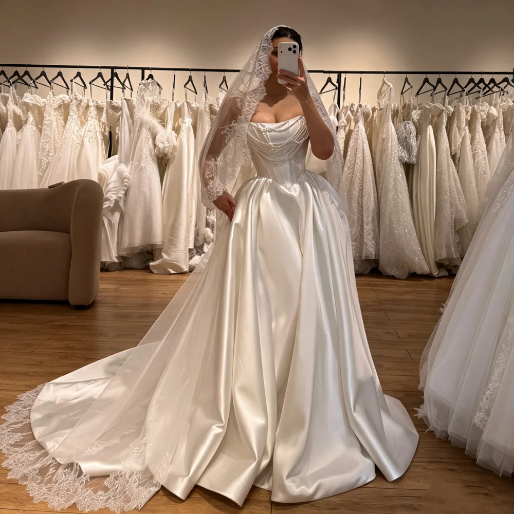 Elegant Spaghetti Strap Satin White Wedding Dress Tight corset Multi layer Pearl Chain Prom Dresses Retro Bride Dress Customized