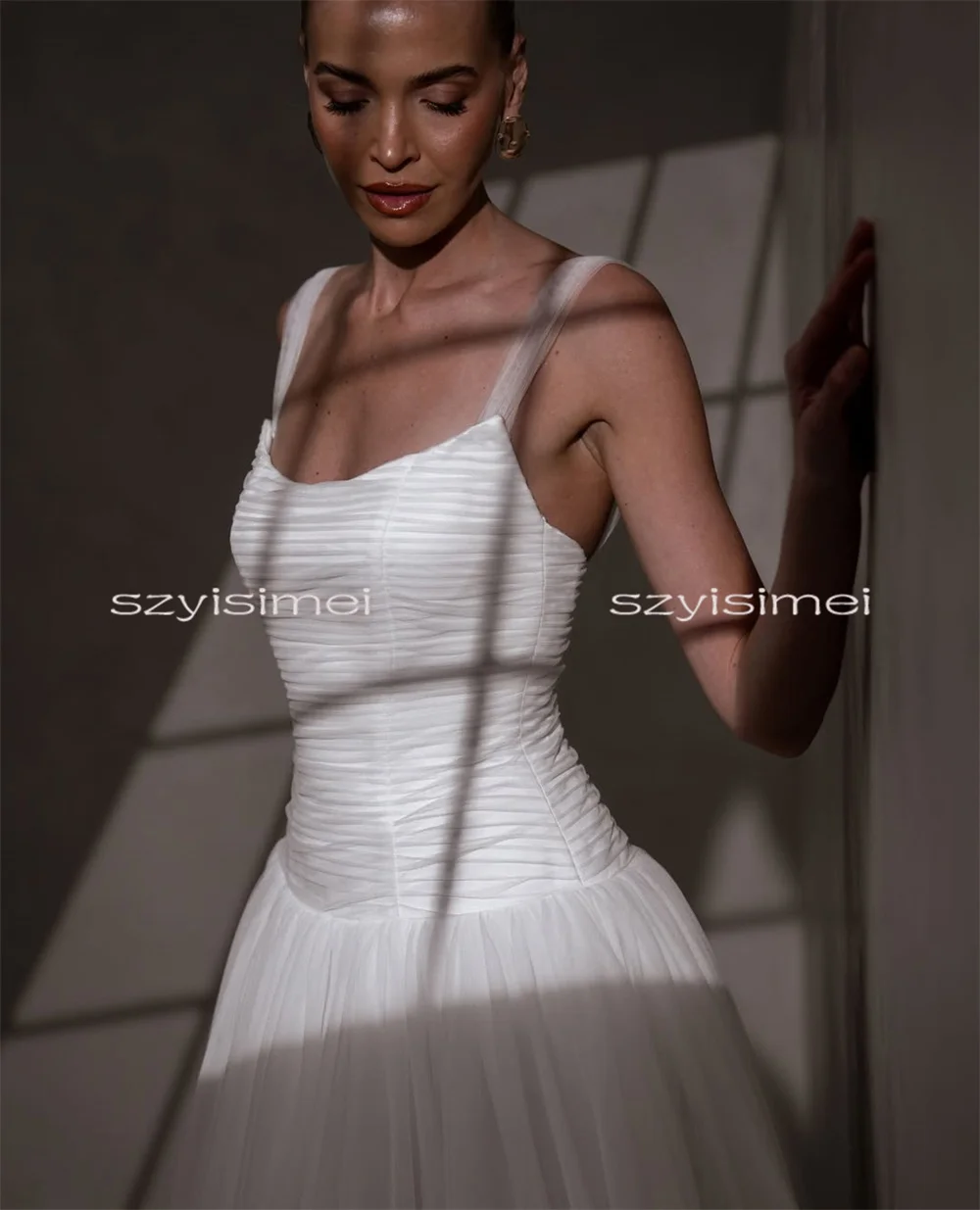 Newest Strapless Wedding Gowns Sleeveless Tull Wedding Dresses A Line Customized Bridal Gowns robe de mariée