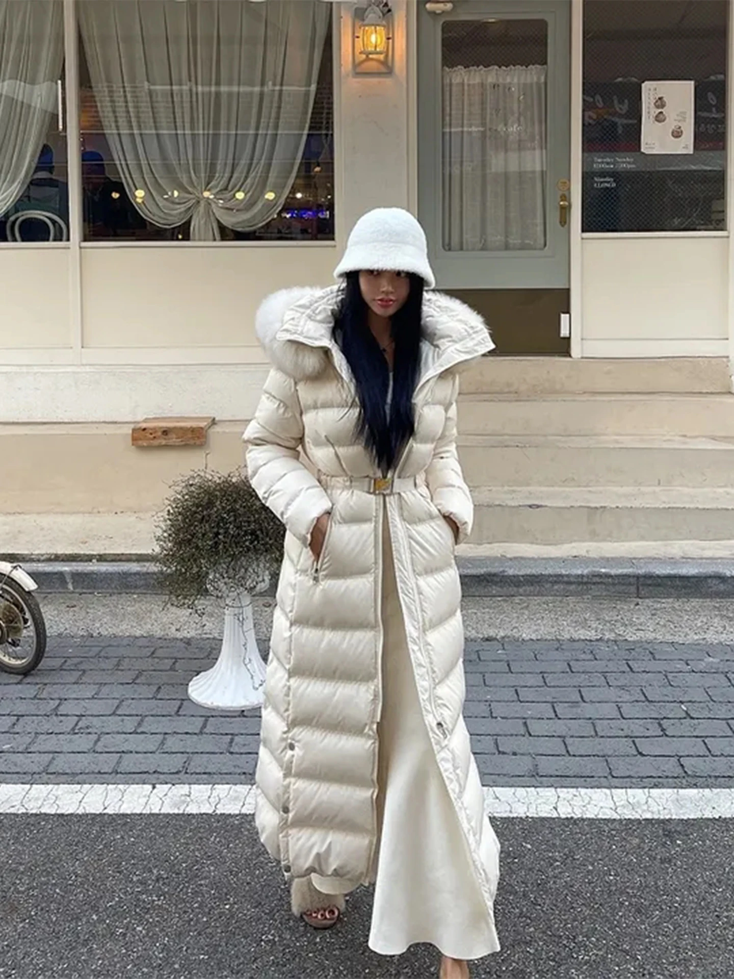 เสื้อโค้ทกันหนาวทรงยาวสำหรับผู้หญิง สีขาว ขนเป็ดแท้ อุ่นสบาย กระชับเอว สไตล์เกาหลี เหมาะสำหรับใส่ไปทำงาน แฟชั่น ผ้าไนลอน