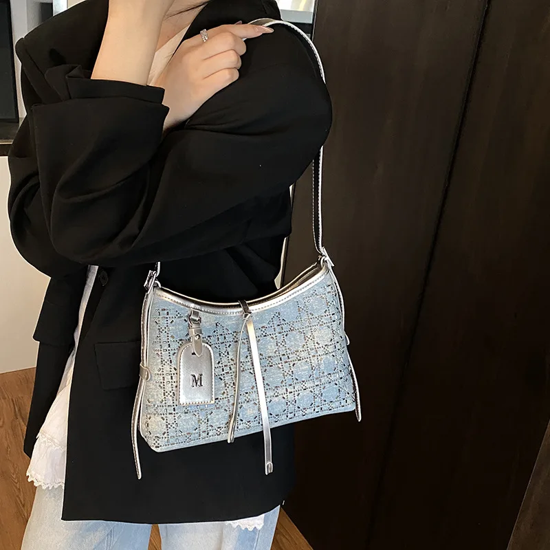 

Women's Niche Design Bag - Fashionable Versatile, Single-Shoulder/Handheld for Commute, Minimalist Crossbody