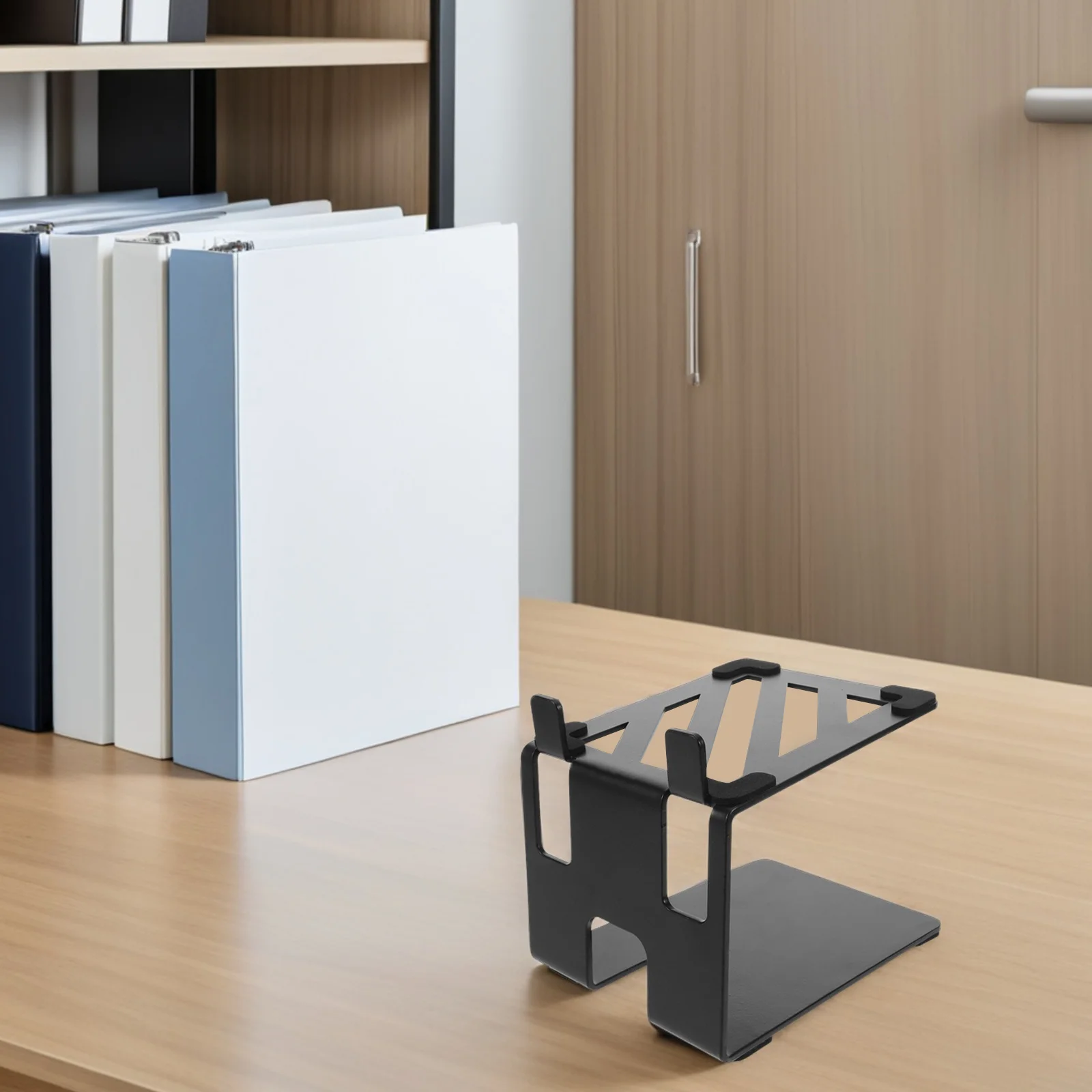 Metal Speaker Stand 18.5x13x14cm Shock Mount Holder Nonslip Edge Guard Stable Support Home Office Gaming Desk Speaker Desk Mount