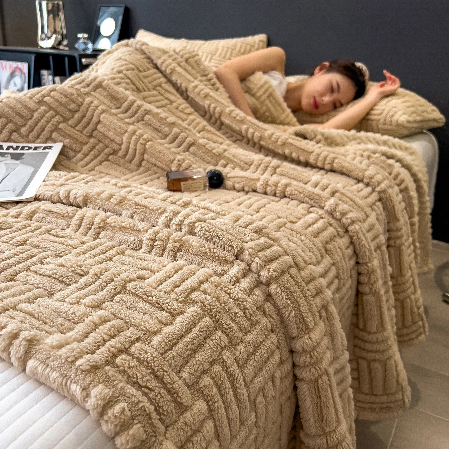 New Coral Fleece Jacquard Blanket Queen Size Spring Autumn Warm Blankets for Bed Geometric Pattern Soft Plush Sofa Throw Blanket