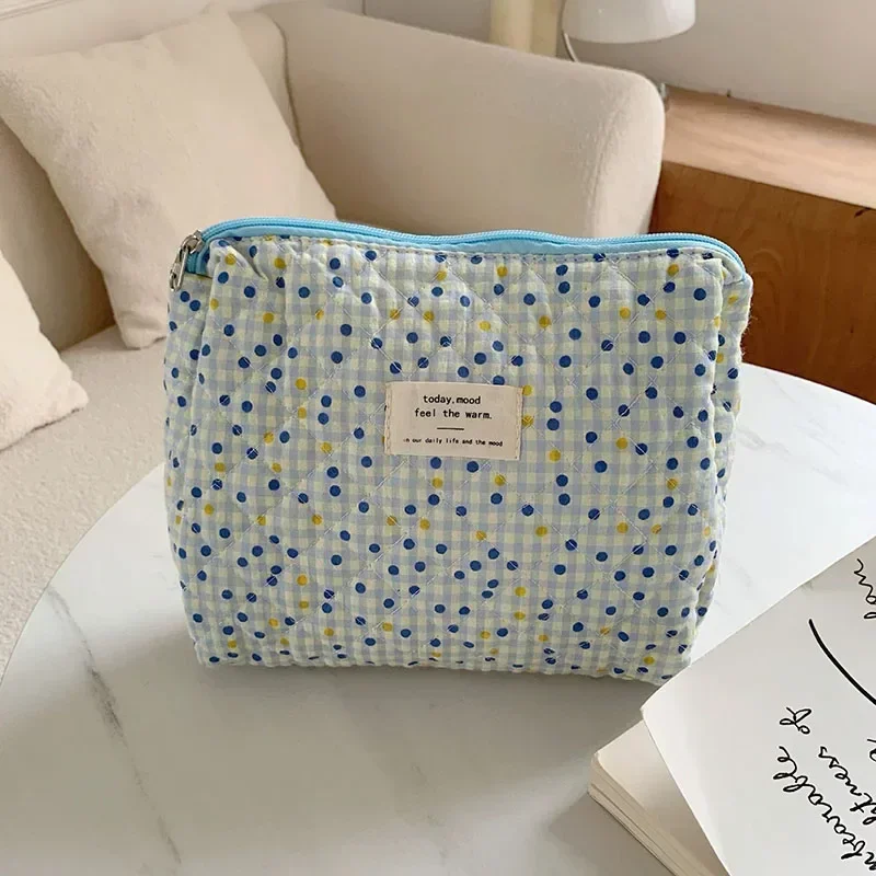 

Women Polyester Makeup Bag Quilted Cotton Floral Toilet Pouch Female Soft Cosmetic Bag Beauty Case Storage Organizer Handbag