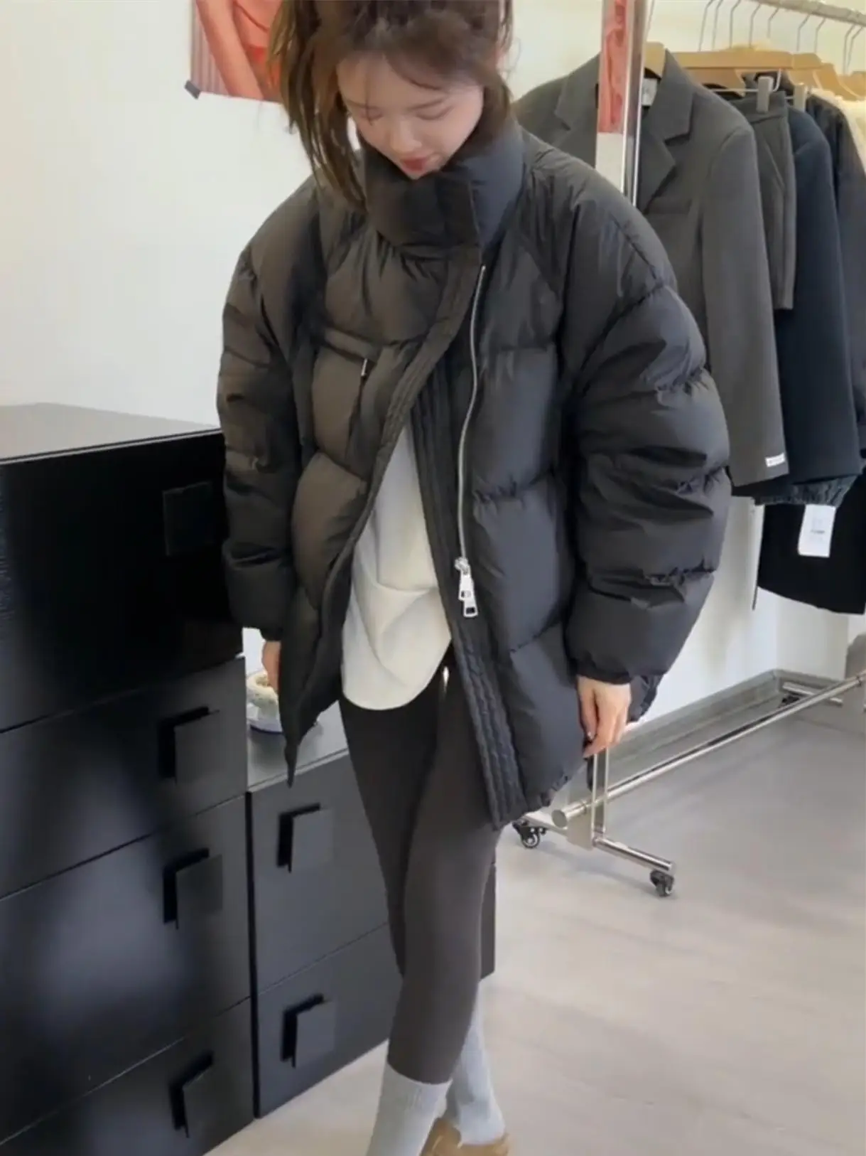 

Women's Short Puffer Jacket White Duck down Bread Style Fleece Warm Stand Collar Design Winter New Fashion Top