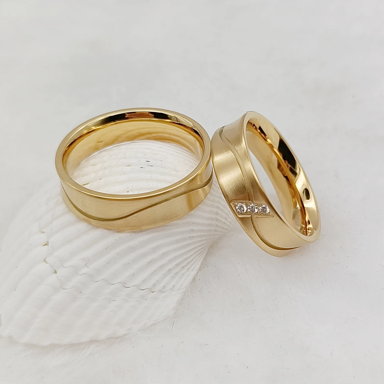 ชุดแหวนแต่งงานสำหรับคู่รักชุบทอง24K ดีไซเนอร์แฟชั่นล่าสุดเครื่องประดับสแตนเลสคำแถลงแหวนคู่รัก