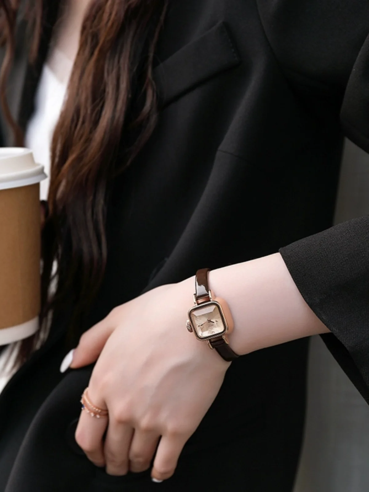 

Women'S Watch, Simple And Elegant, Trendy Style, 2026 New Design, Light Luxury And High-End, Fashionable Quartz Wristwatch.
