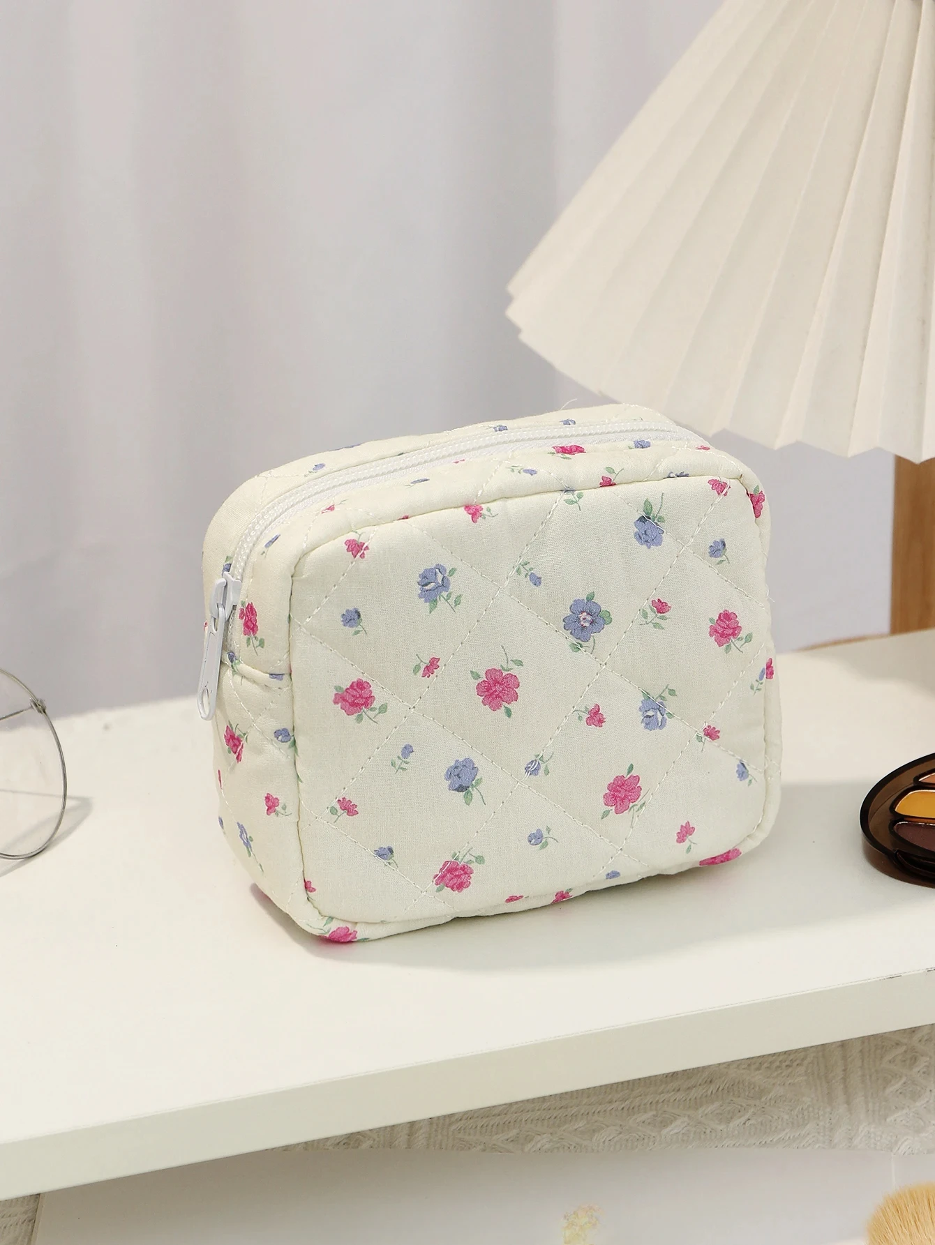 

1pc bow quilted cosmetic bag, daily makeup tool storage bag, cute mini makeup bag, fashionable portable makeup bag