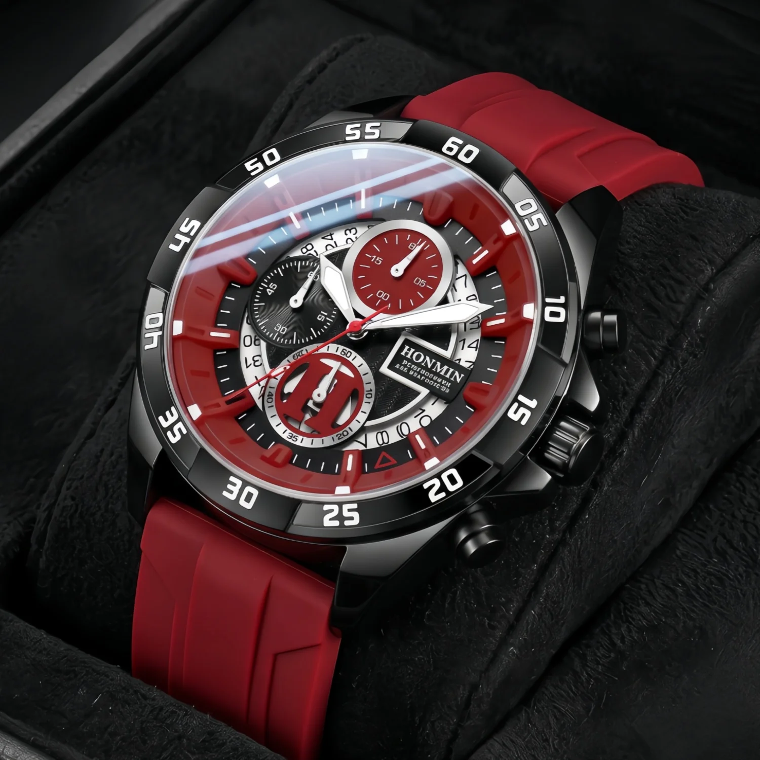 Men's quartz watch multifunctional chronograph, waterproof and luminous function, suitable for daily business wear, is an ideal