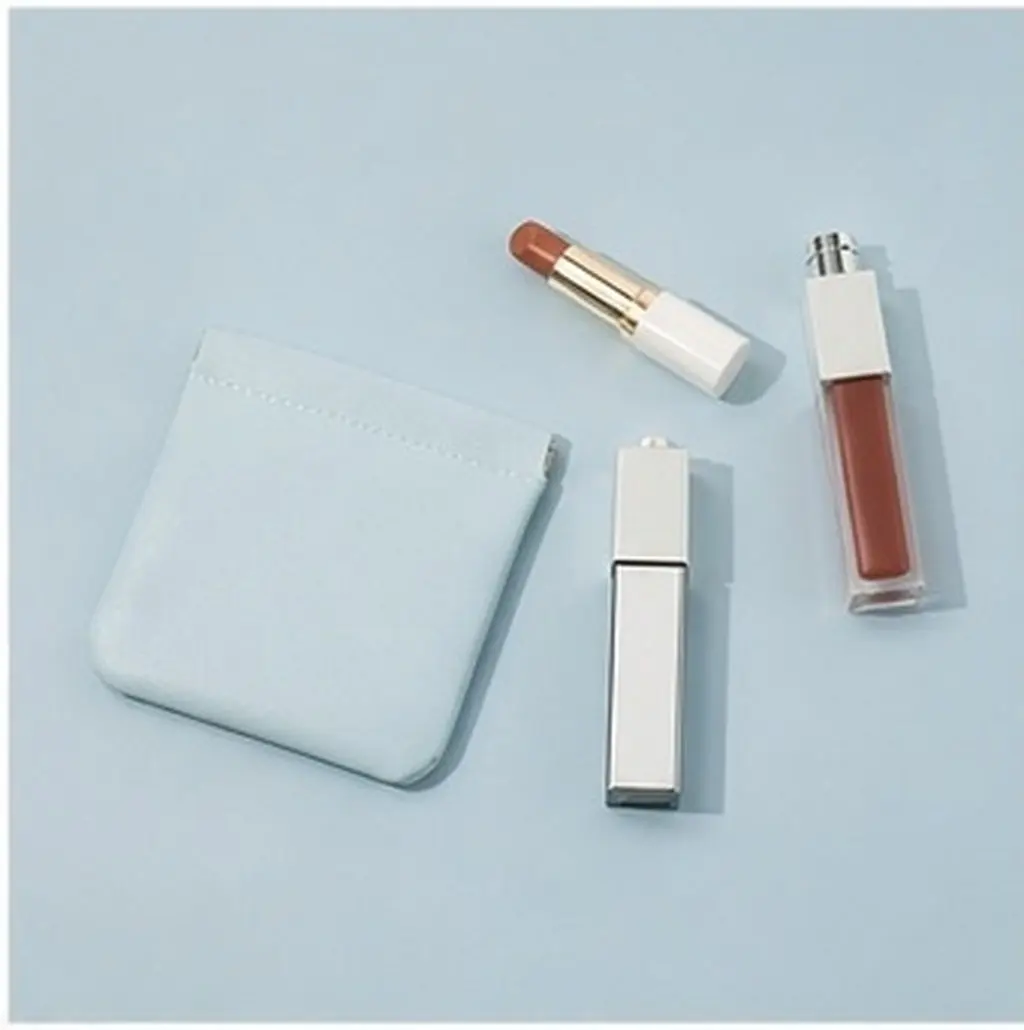 4pcs Lightweight Mini Lipstick Case with Self-Closing Design – Portable Travel Makeup Purse Storage Bag