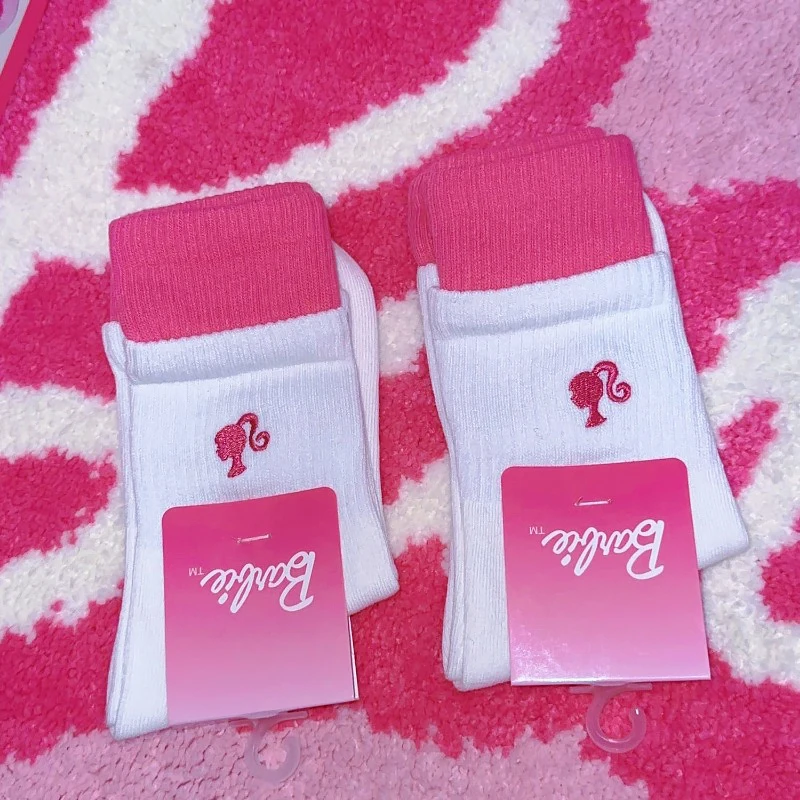 New Girls' Series Pink Barbie ricamo in bianco e nero Cute Mid Tube Socks calzini Barbie versatili da donna