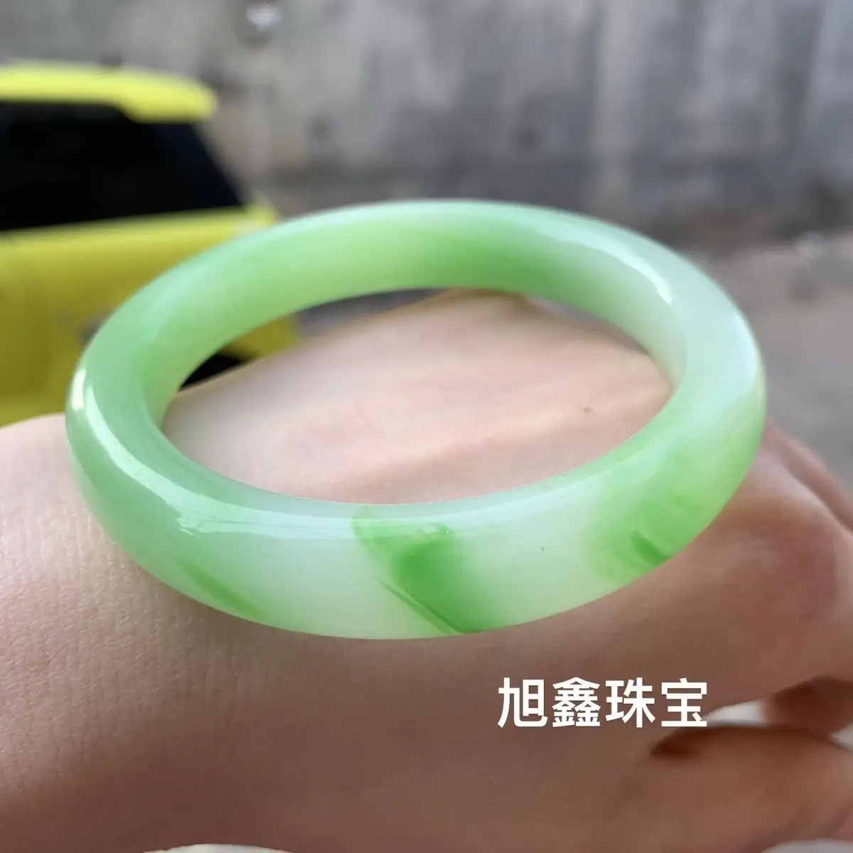 

Wangfu Piaohua Jasper Round Bar Bracelet, Spinach Green and White Bracelet