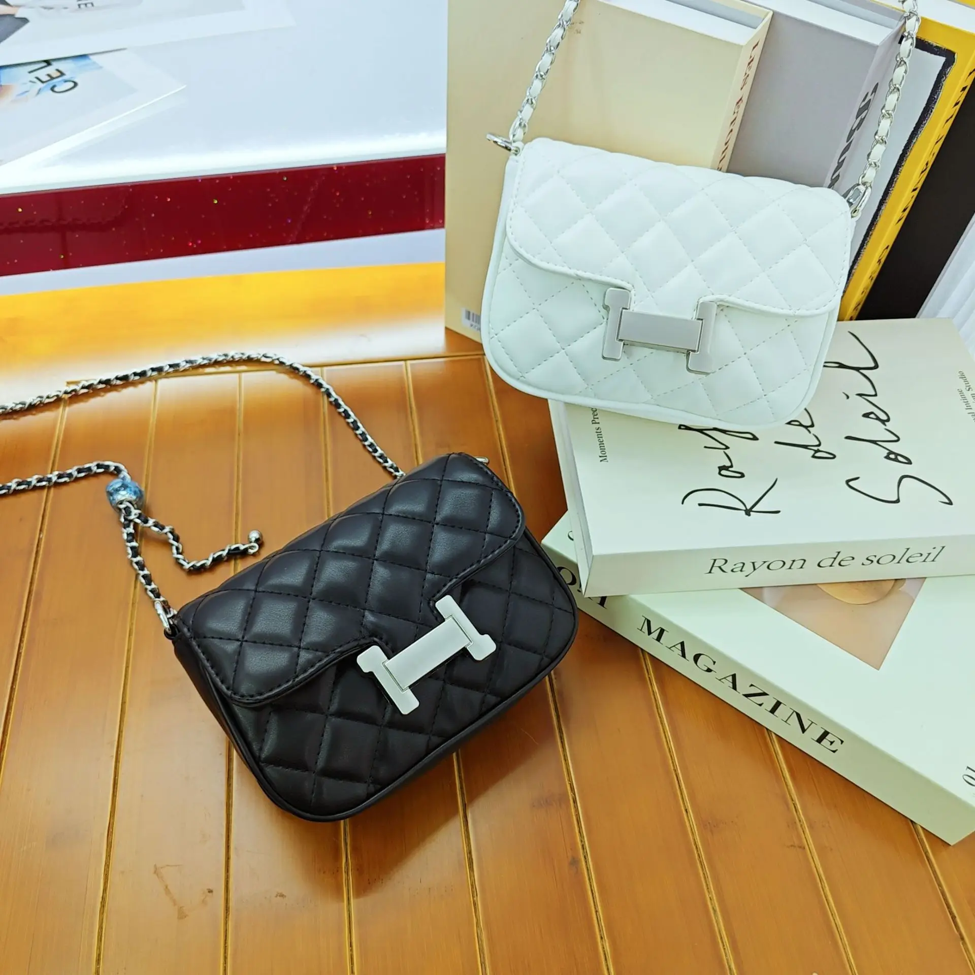 

Стильная сумка-мессенджер для повседневных прогулок большой вместимости и элегантной винтажной кожи