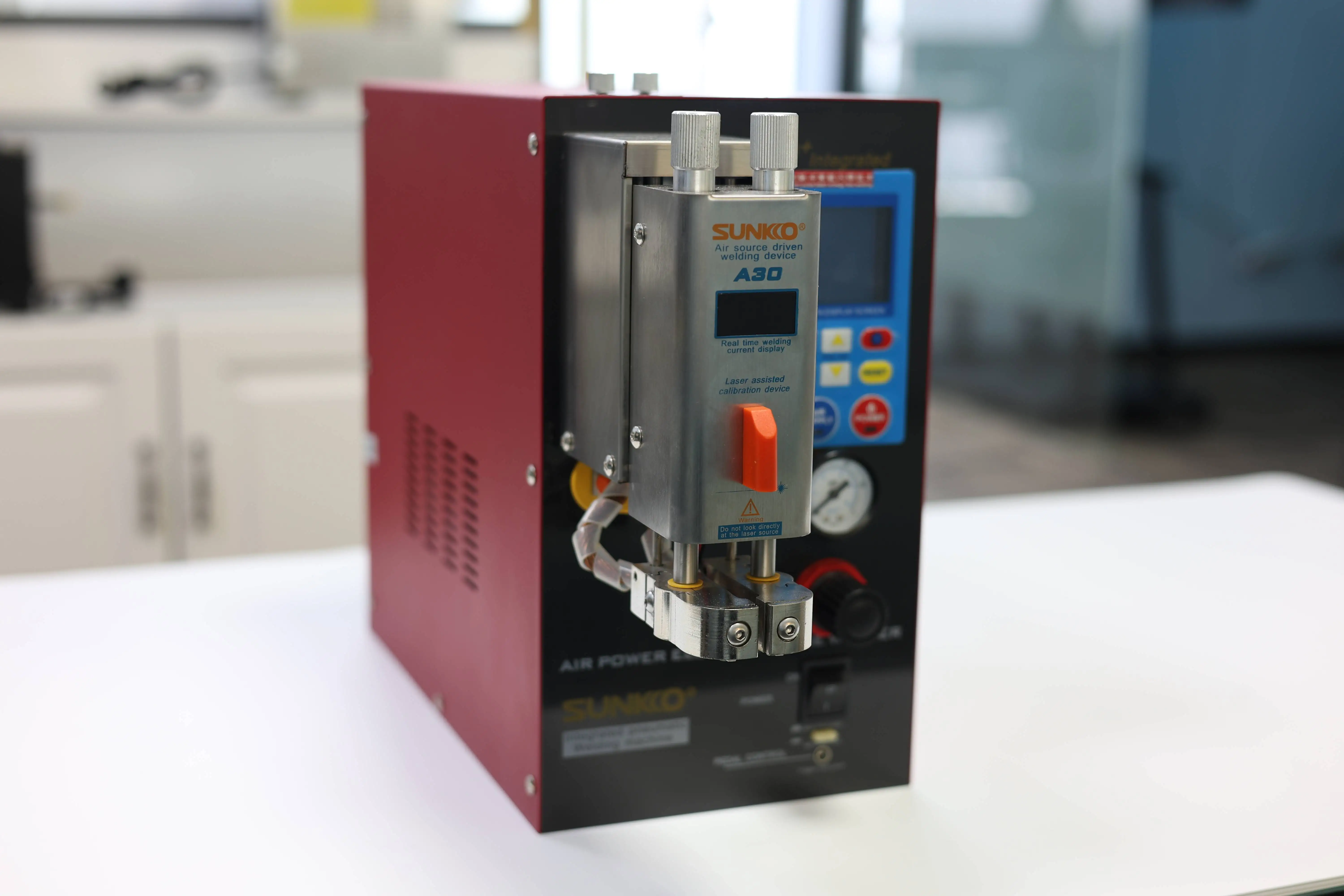 SUNKKO A300+ Встроенный воздушный компрессор Встроенный пневматический аппарат для точечной сварки с литиевой батареей 6000 Вт 1200 А Пневматический промышленный класс