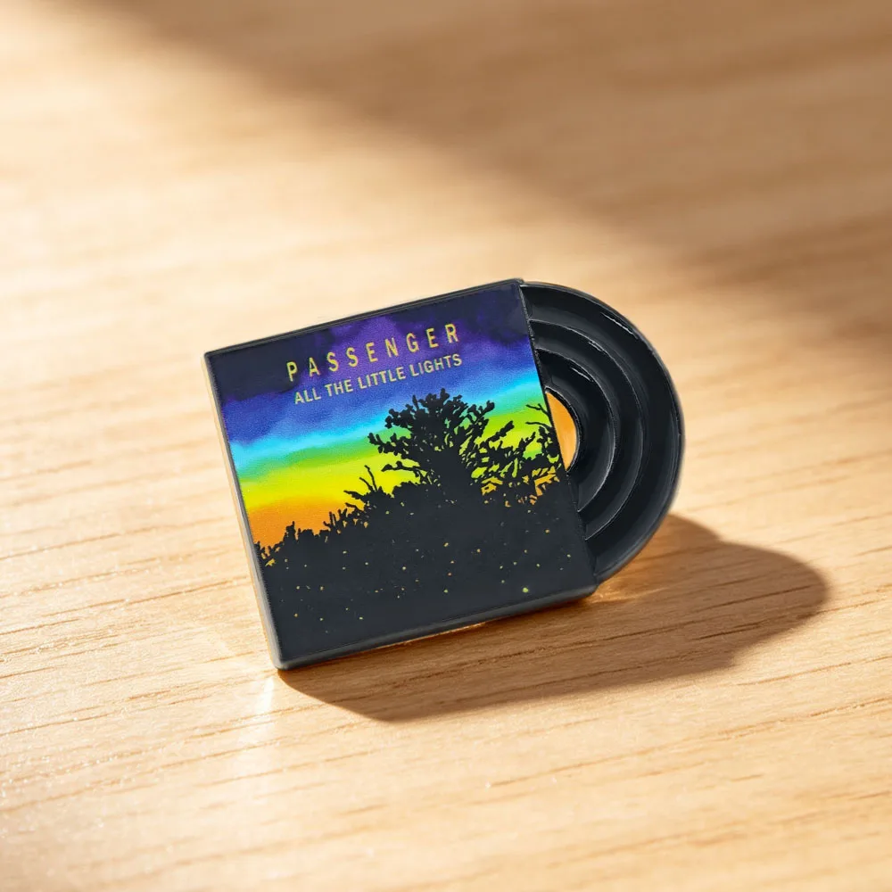 Passenger All The Little Lights Brosche, Folk Rock Musikstar, Anstecknadel, schwarzes Vinyl-Schallplatten-Abzeichen, Let Her Go, Fan-Schmuck, Geschenk – Detail 10