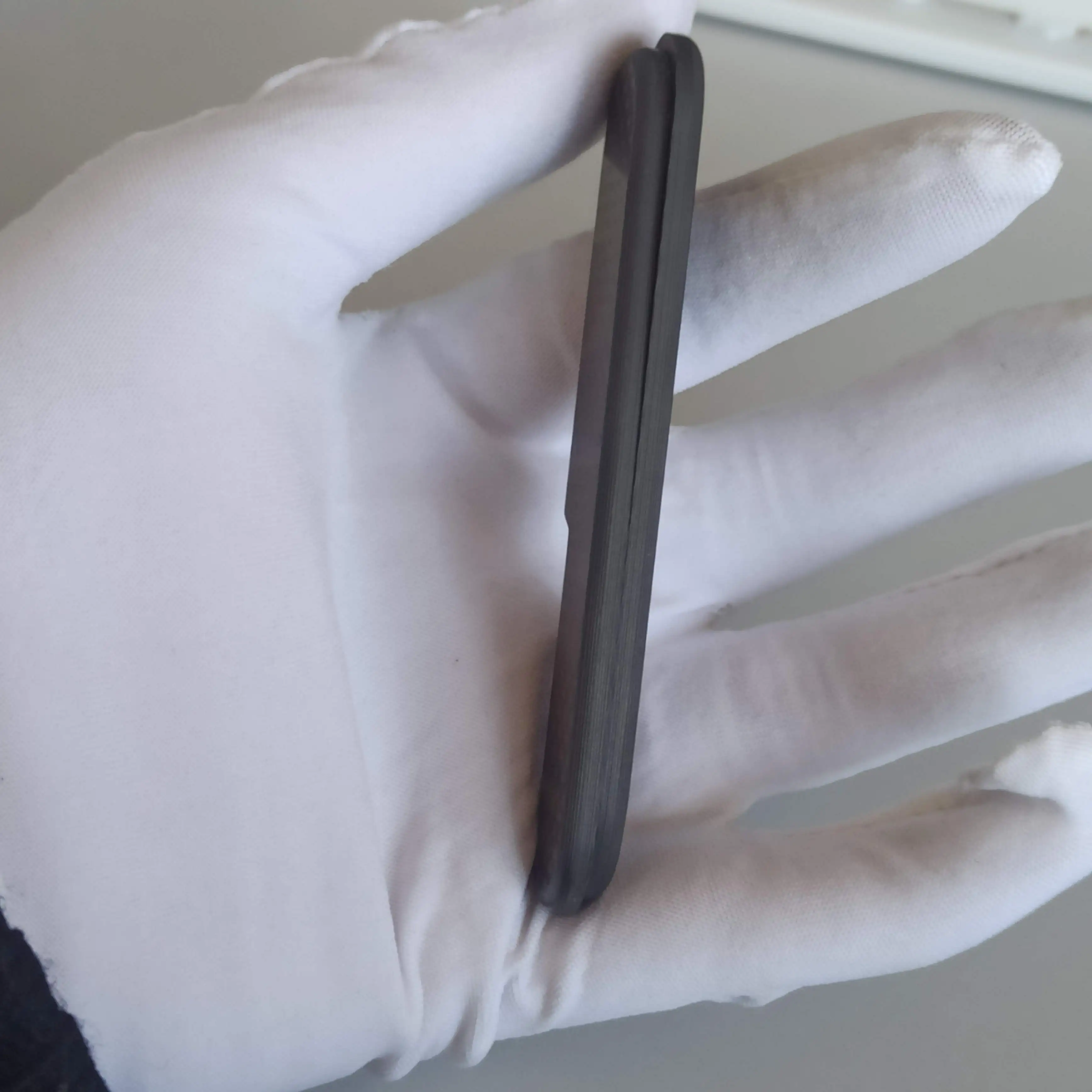 

1 пара изготовленных на заказ рукояток из углеродного волокна без вырезов для швейцарского армейского ножа Victorinox 91 мм