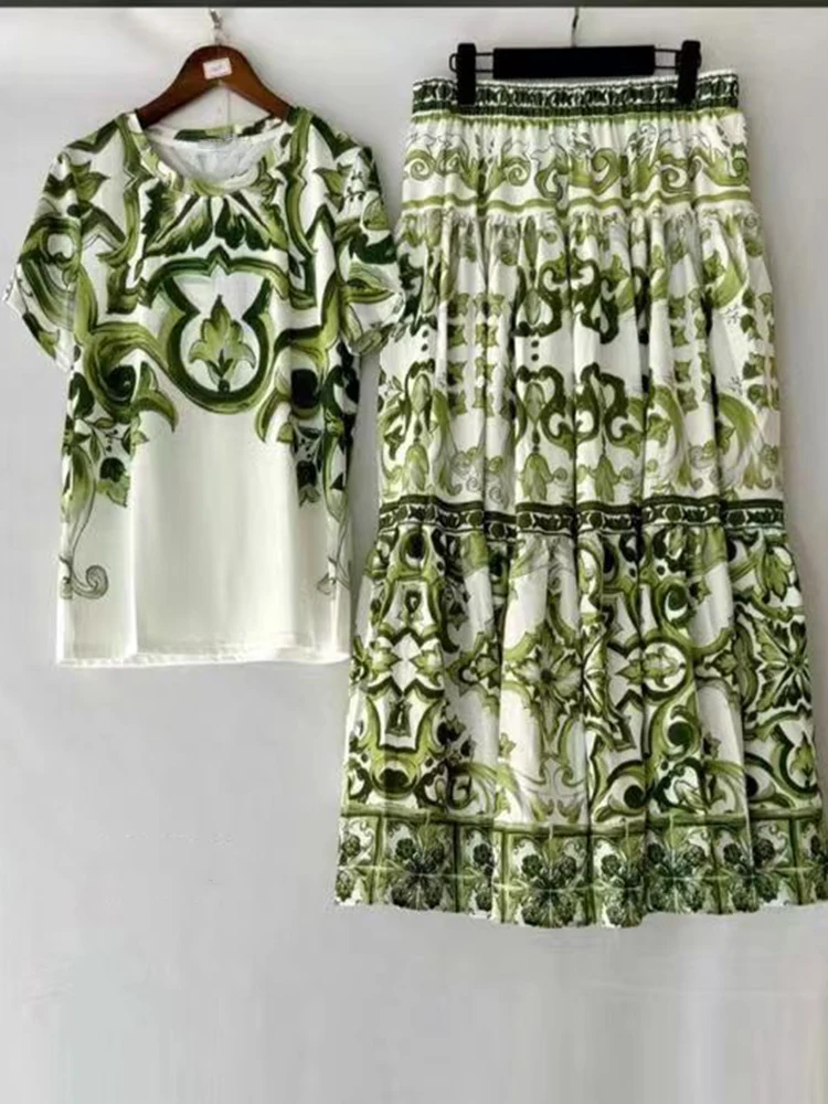 

Retro T-shirt with short sleeves and round neck printed in summer, new women's two-piece elastic waist A-shaped skirt casual sui