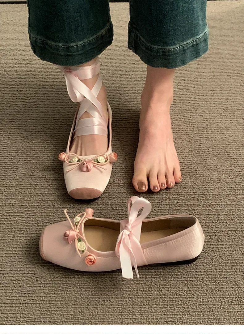 Designer-Kreuzriemen-Damenschuhe im Mary-Jane-Stil, modische Schuhe mit eckiger Zehenpartie und Schleifenverzierung, bequeme Damen-Ballerinas. – Detail 12