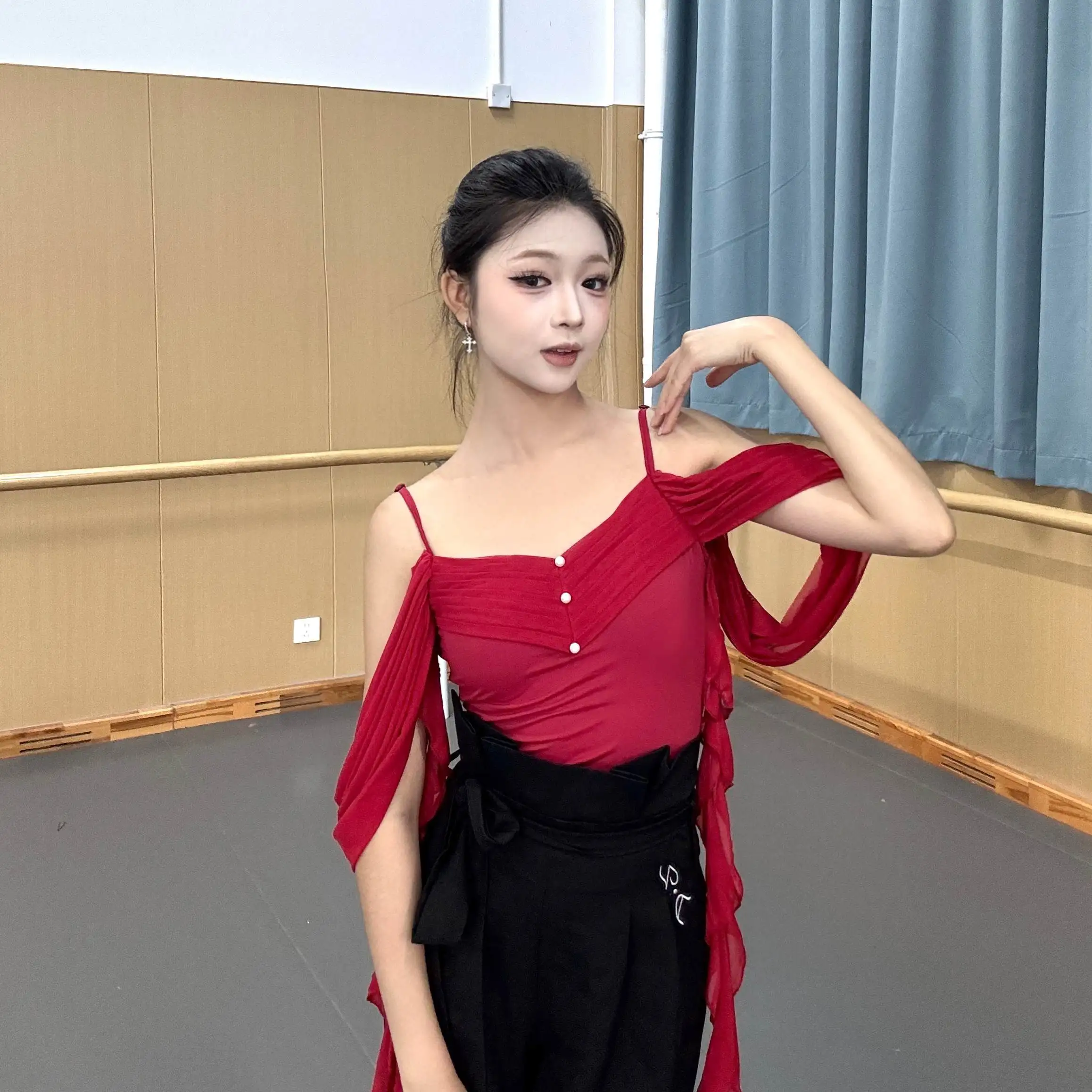 

Новая одежда для бальных танцев, женские топы для стандартных танцев с открытыми плечами, белые, черные, красные топы, одежда для современных танцев, DNV25827