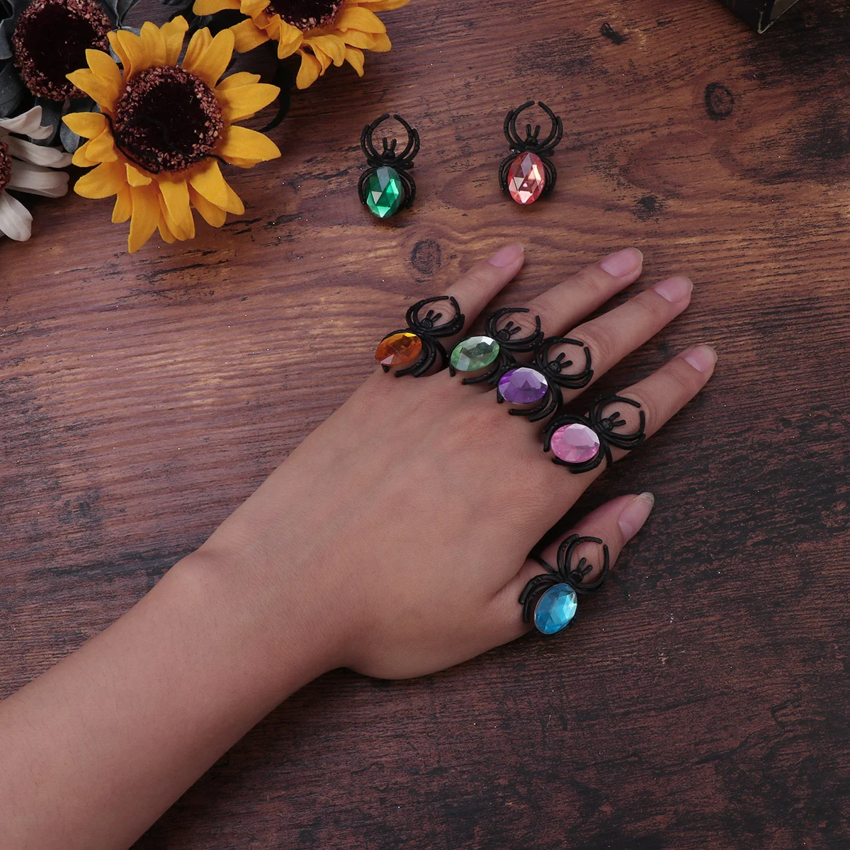 50pcs Halloween Toys Finger Ring Funny Spider Plastic Rings Children Diamond Spider Ring Party Favors Toys(Assorted Color)